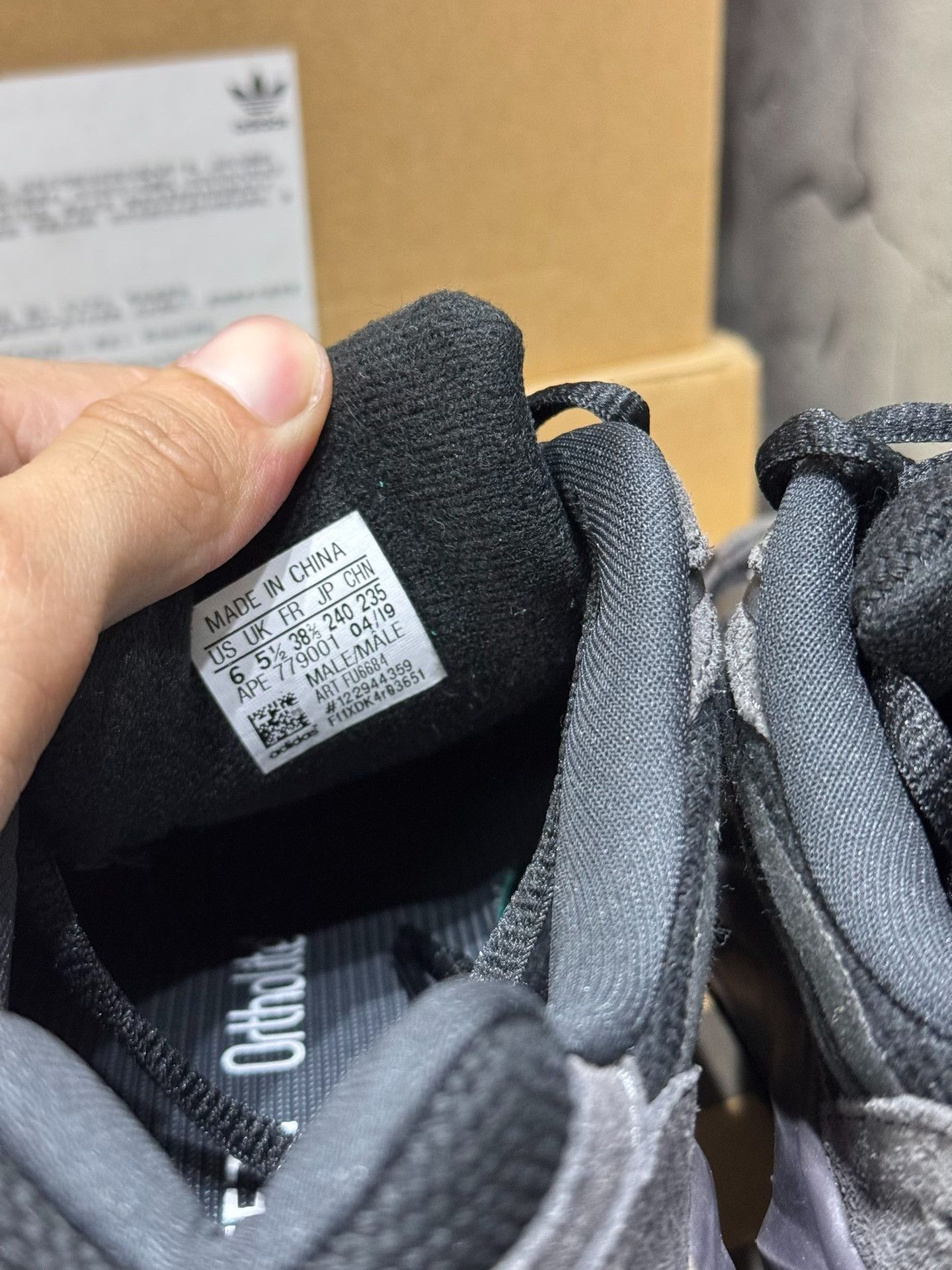 Adidas Adidas YEEZY700 Black Lowtop Sneakers 37 Men Size US 5 / EU 37 - 7 Thumbnail