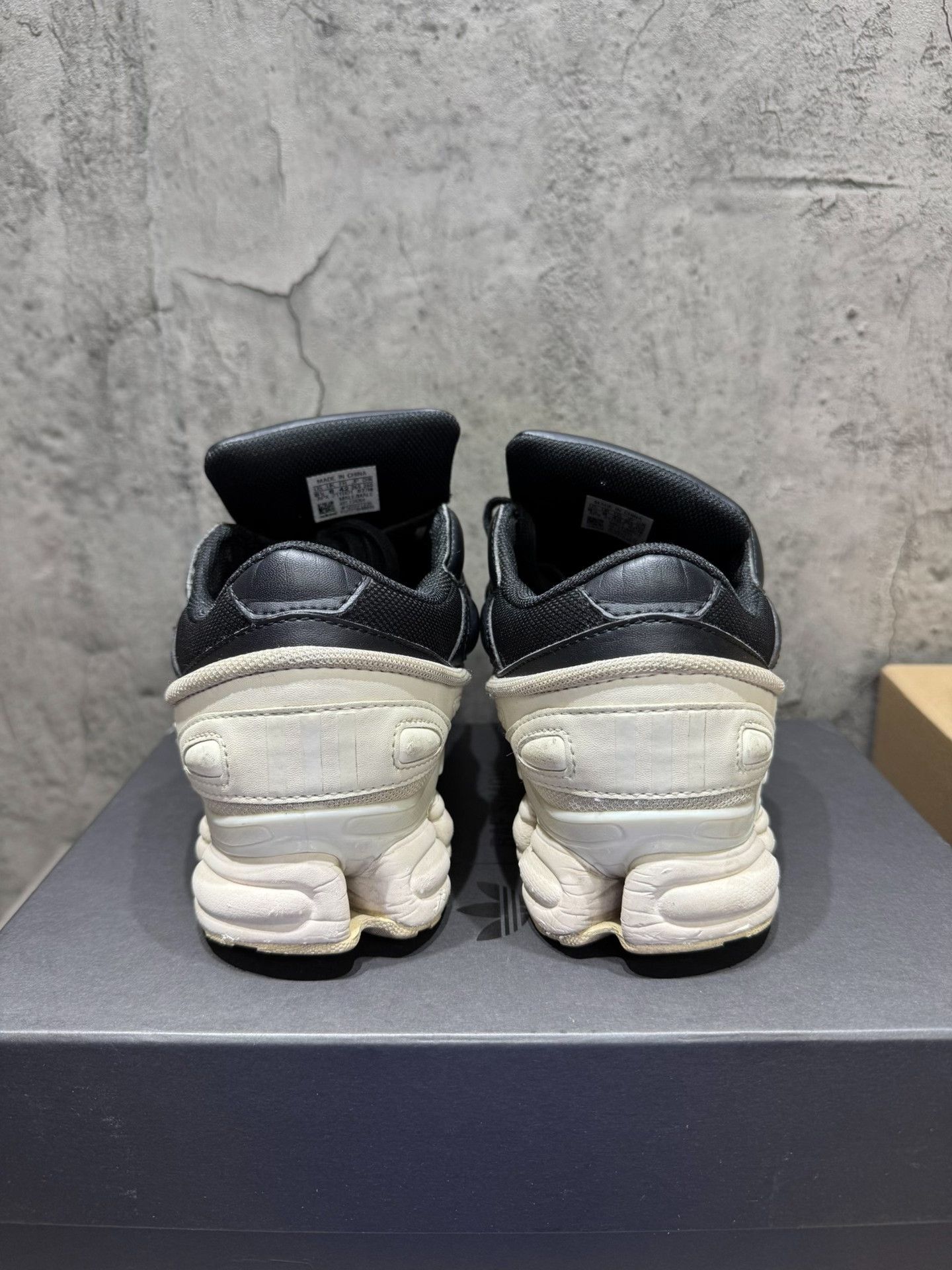 Adidas Adidas Black Lowtop Sneakers 42 Men Size US 9 / EU 42 - 3 Thumbnail