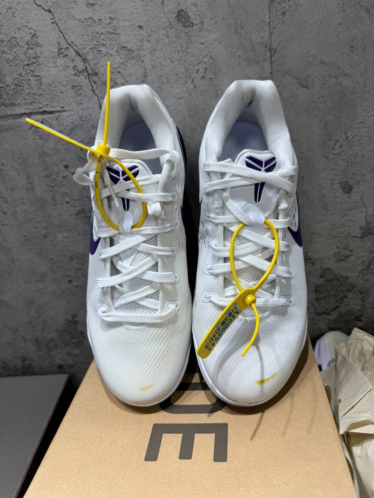 Nike Nike KOBE 9 White Lowtop Sneakers 9.5 Men Size US 9.5 / EU 42-43 - 8 Thumbnail