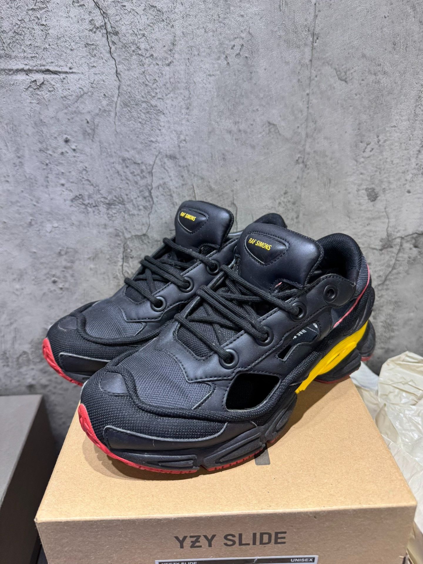 Adidas Adidas Yellow Lowtop Sneakers 40 Men Size US 7.5 / EU 40-41 - 3 Thumbnail