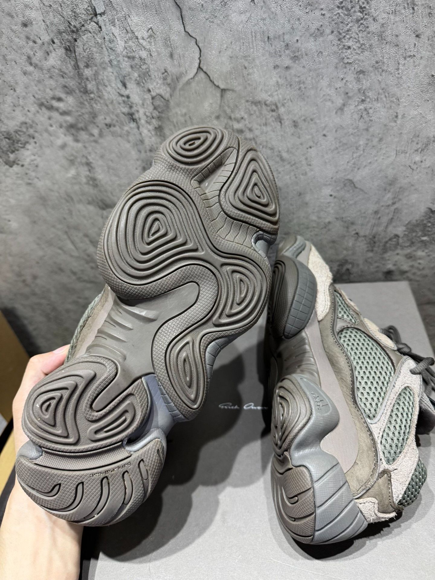 Adidas Adidas YEEZY500 Brown Lowtop Sneakers 41 Men Size US 8.5 / EU 41-42 - 9 Thumbnail
