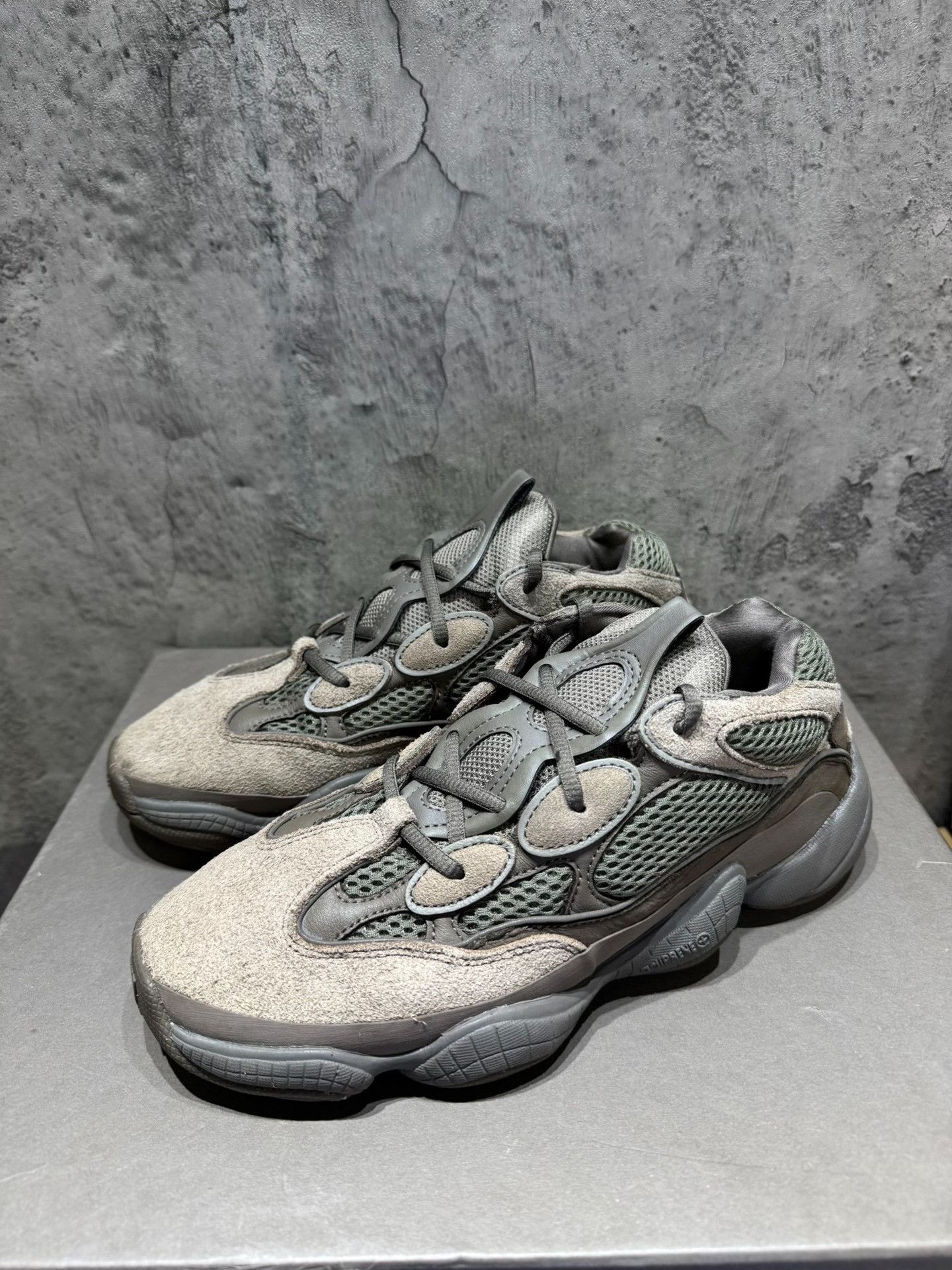 Adidas Adidas YEEZY500 Brown Lowtop Sneakers 41 Men Size US 8.5 / EU 41-42 - 4 Thumbnail