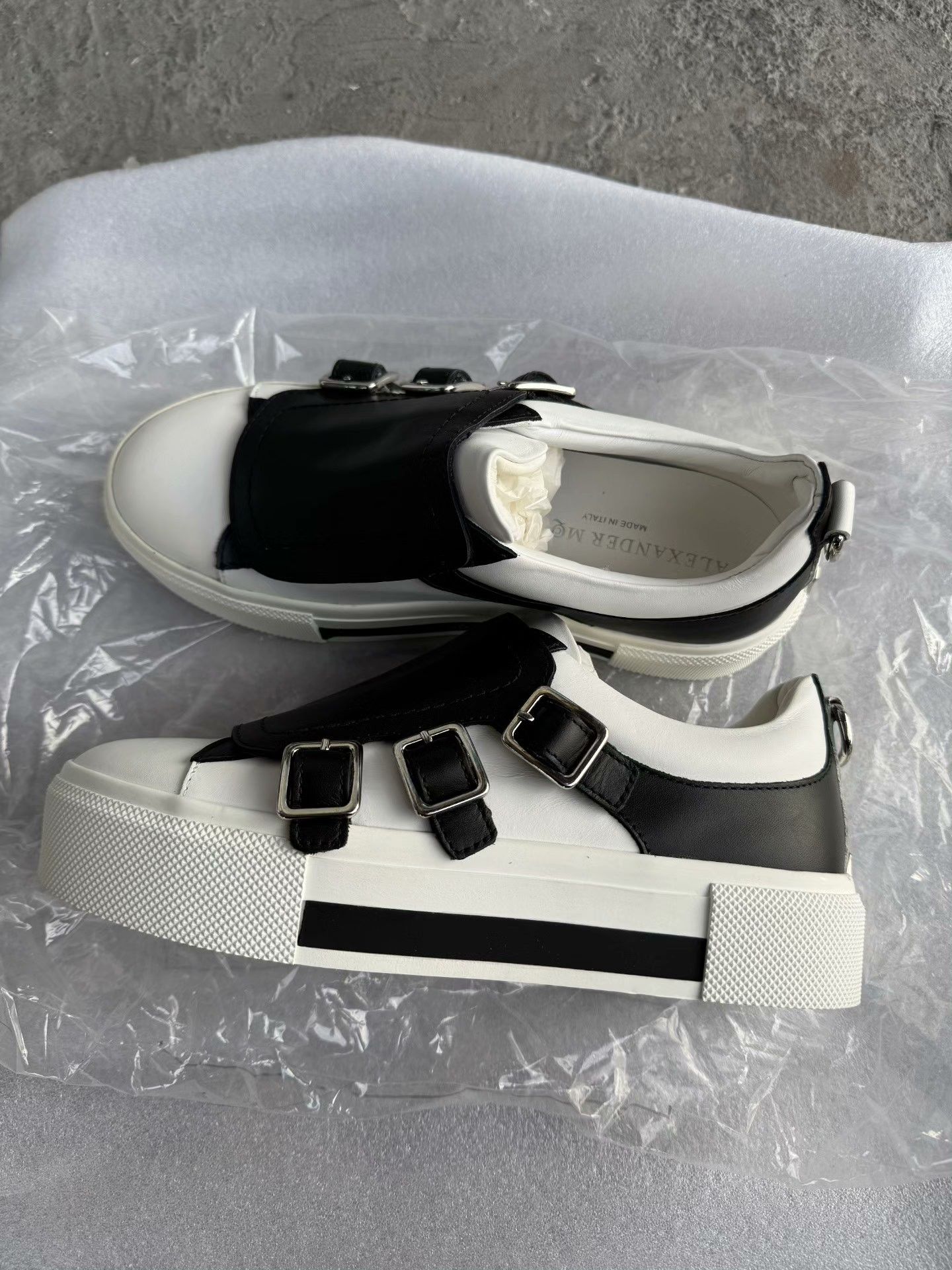 Alexander McQueen Alexander McQueen White Lowtop Sneakers 37 Women Size US 6.5 / IT 36.5 - 6 Thumbnail