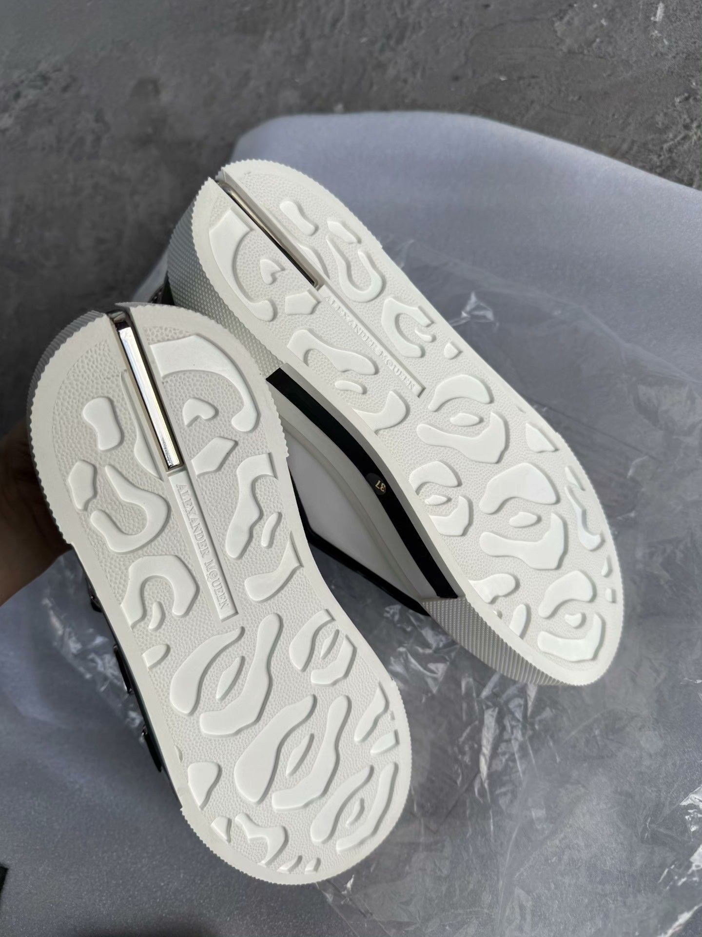Alexander McQueen Alexander McQueen White Lowtop Sneakers 37 Women Size US 6.5 / IT 36.5 - 2 Thumbnail