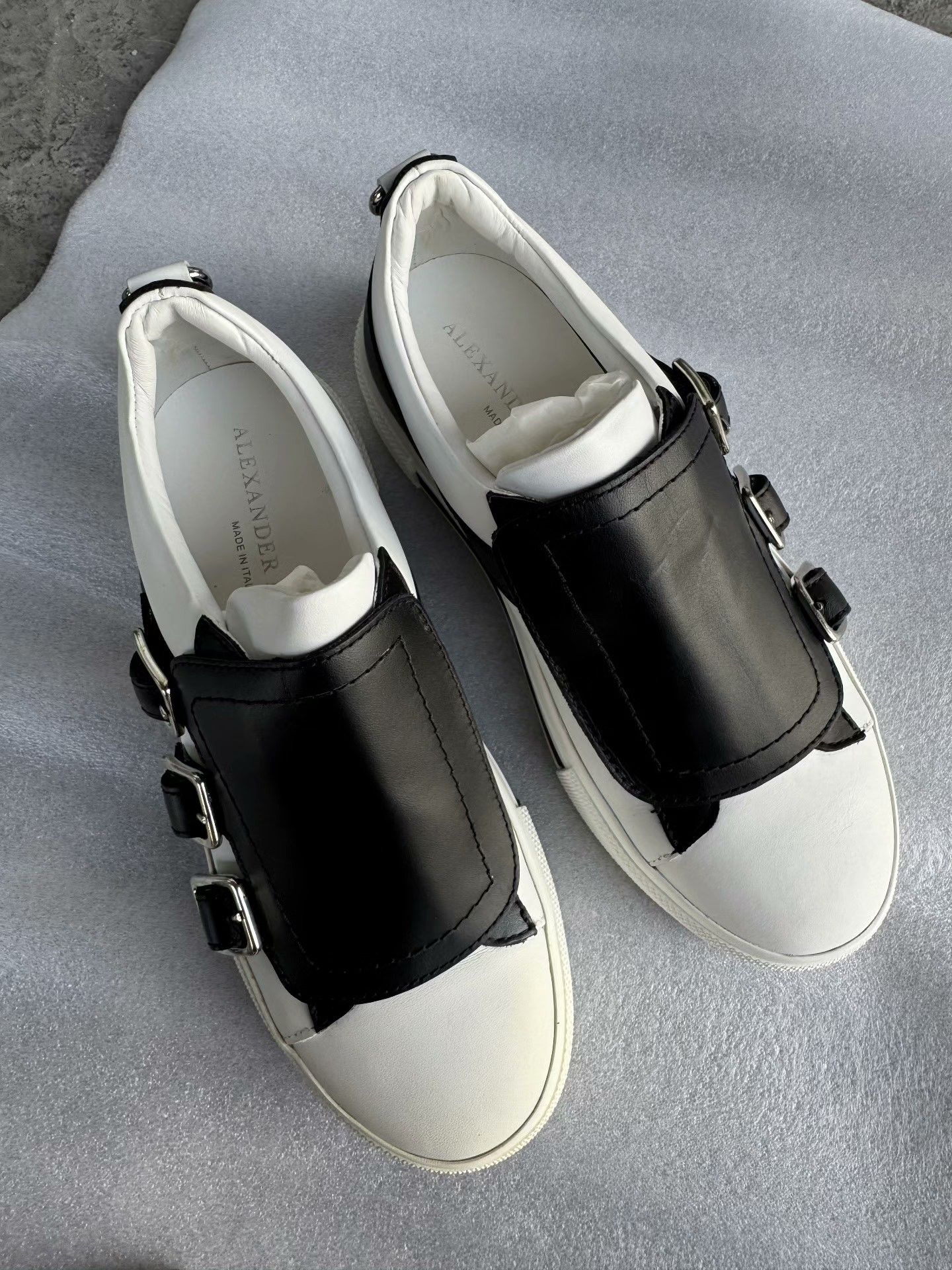 Alexander McQueen Alexander McQueen White Lowtop Sneakers 37 Women Size US 6.5 / IT 36.5 - 7 Thumbnail