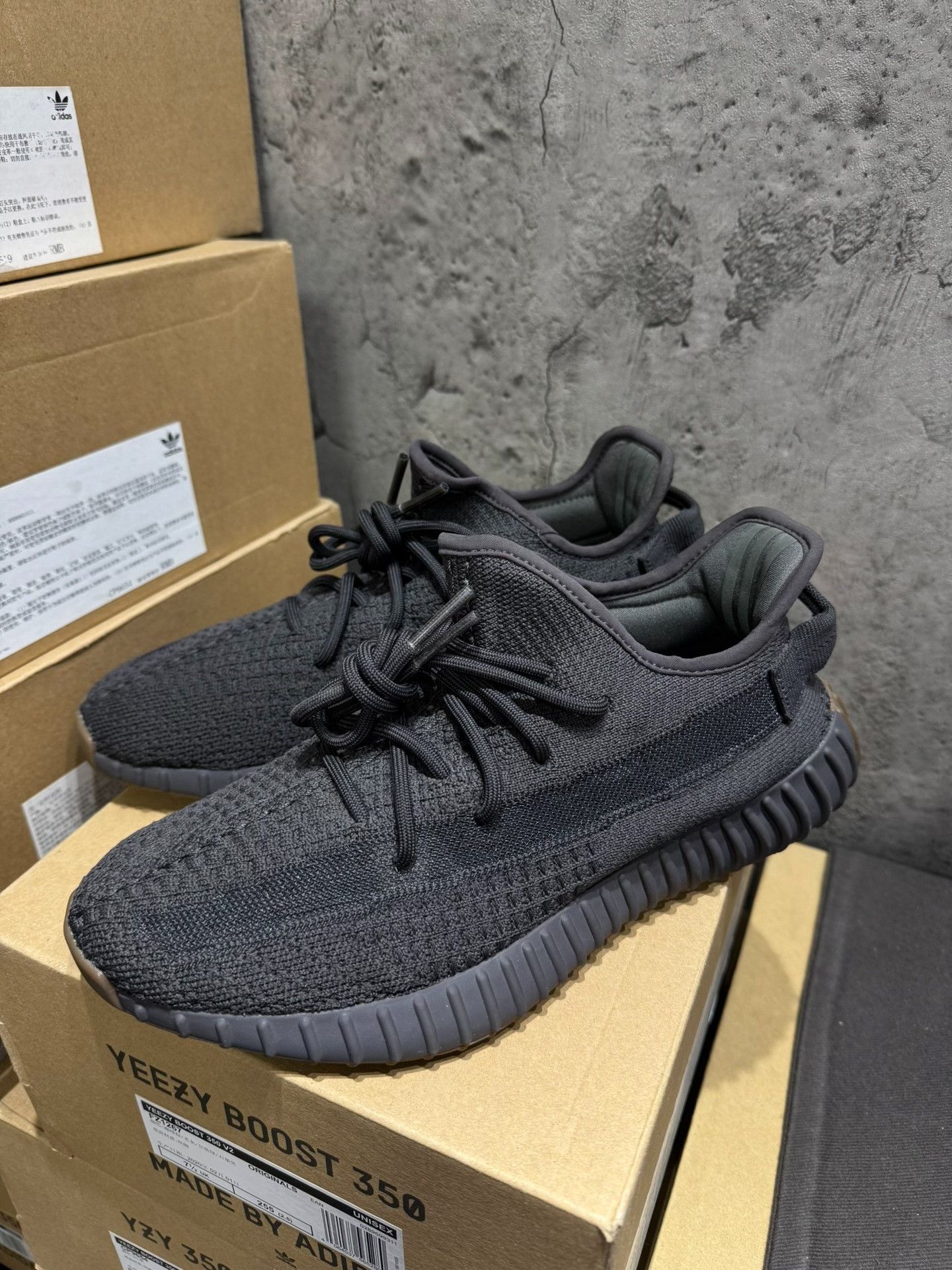 Adidas Adidas YEEZY350 Black Lowtop Sneakers 41 Men Size US 8.5 / EU 41-42 - 4 Thumbnail