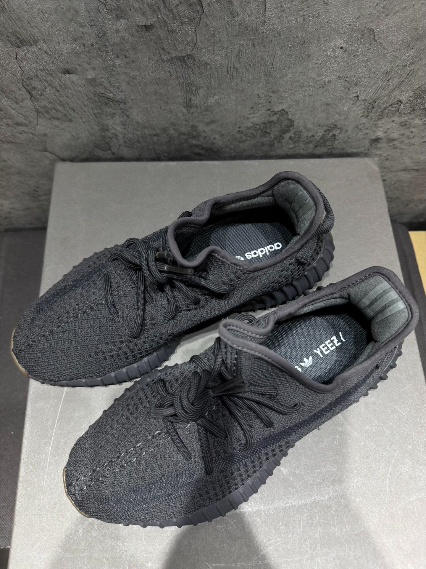 Adidas Adidas YEEZY350 Black Lowtop Sneakers 41 Men Size US 8.5 / EU 41-42 - 3 Thumbnail