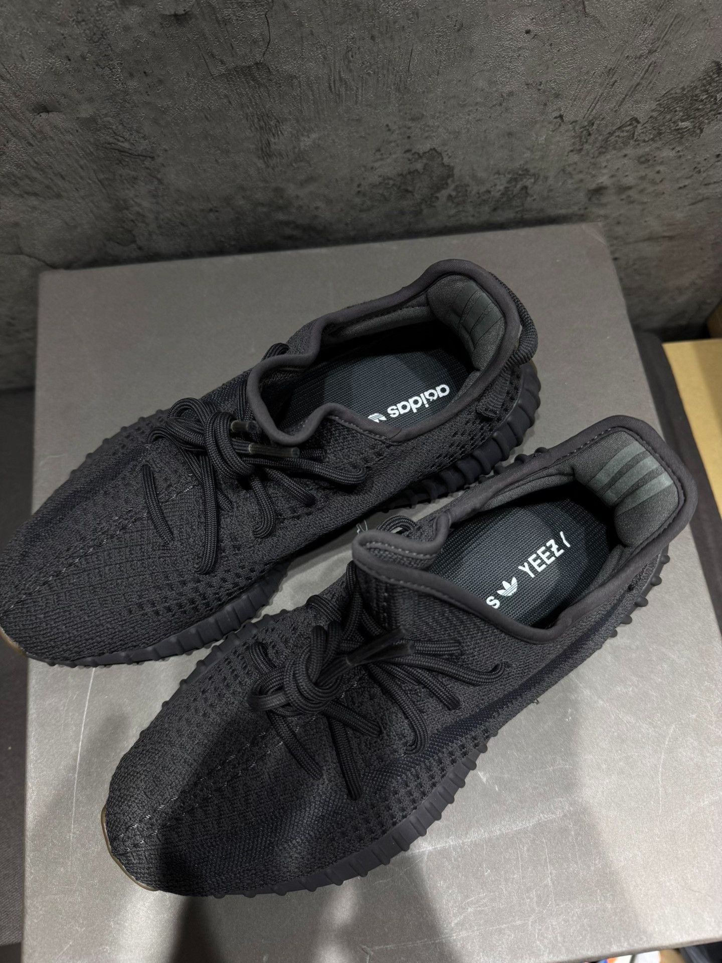 Adidas Adidas YEEZY350 Black Lowtop Sneakers 41 Men Size US 8.5 / EU 41-42 - 2 Thumbnail