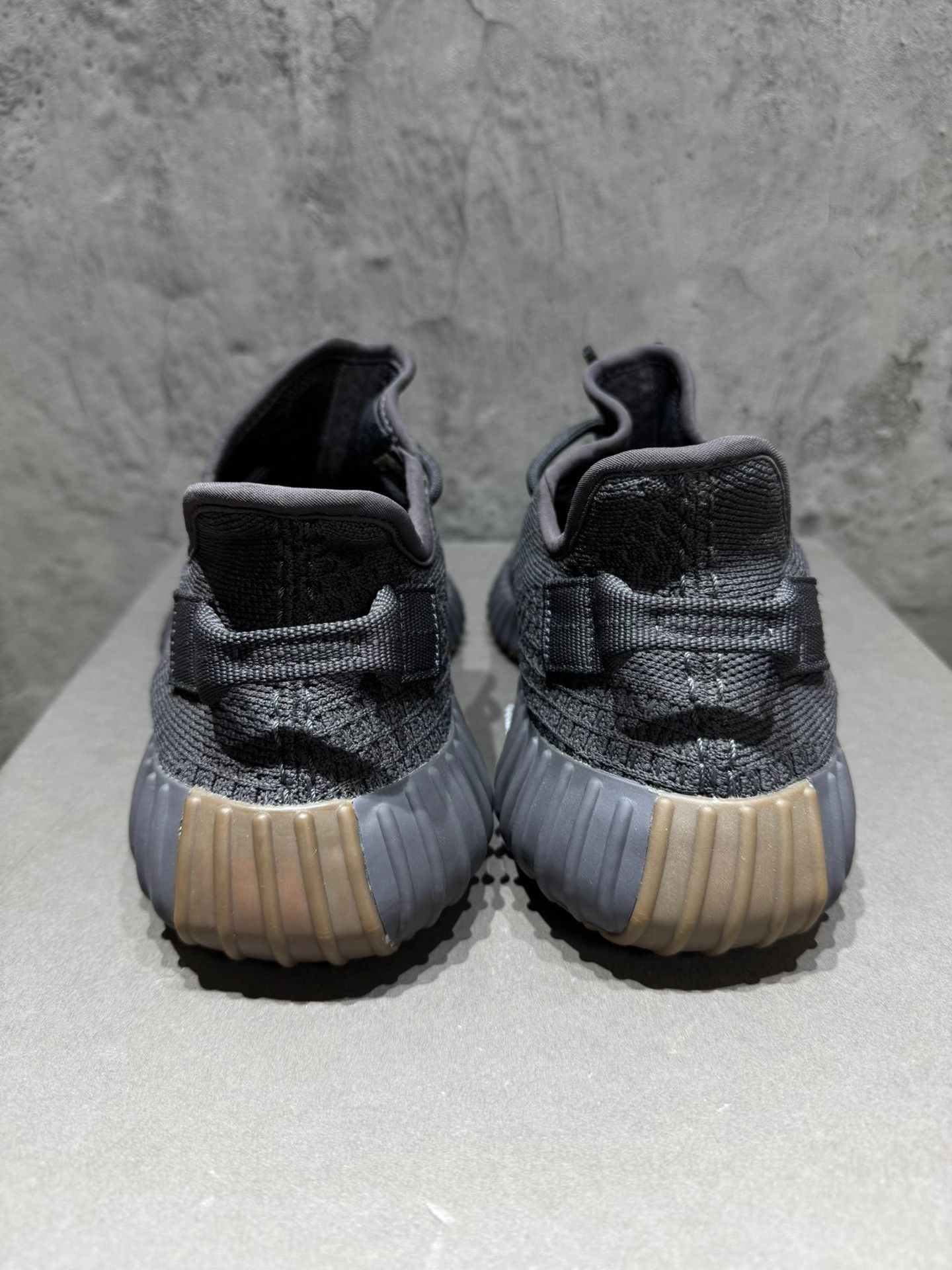 Adidas Adidas YEEZY350 Black Lowtop Sneakers 41 Men Size US 8.5 / EU 41-42 - 7 Thumbnail