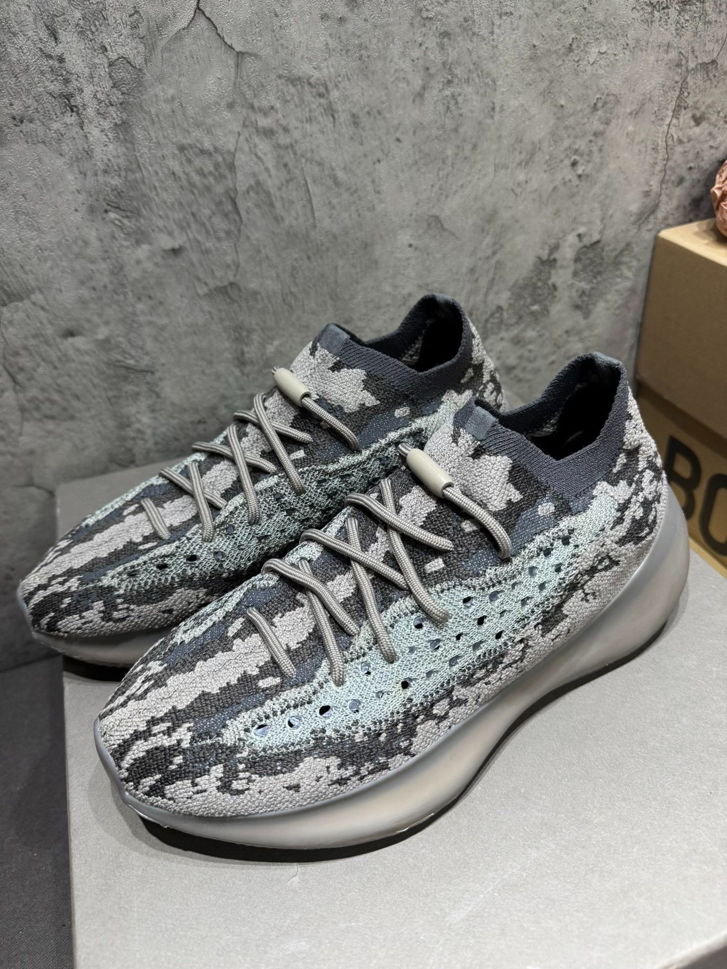 Adidas Adidas YEEZY380 Gray Lowtop Sneakers 9 Men Size US 9 / EU 42 - 6 Thumbnail