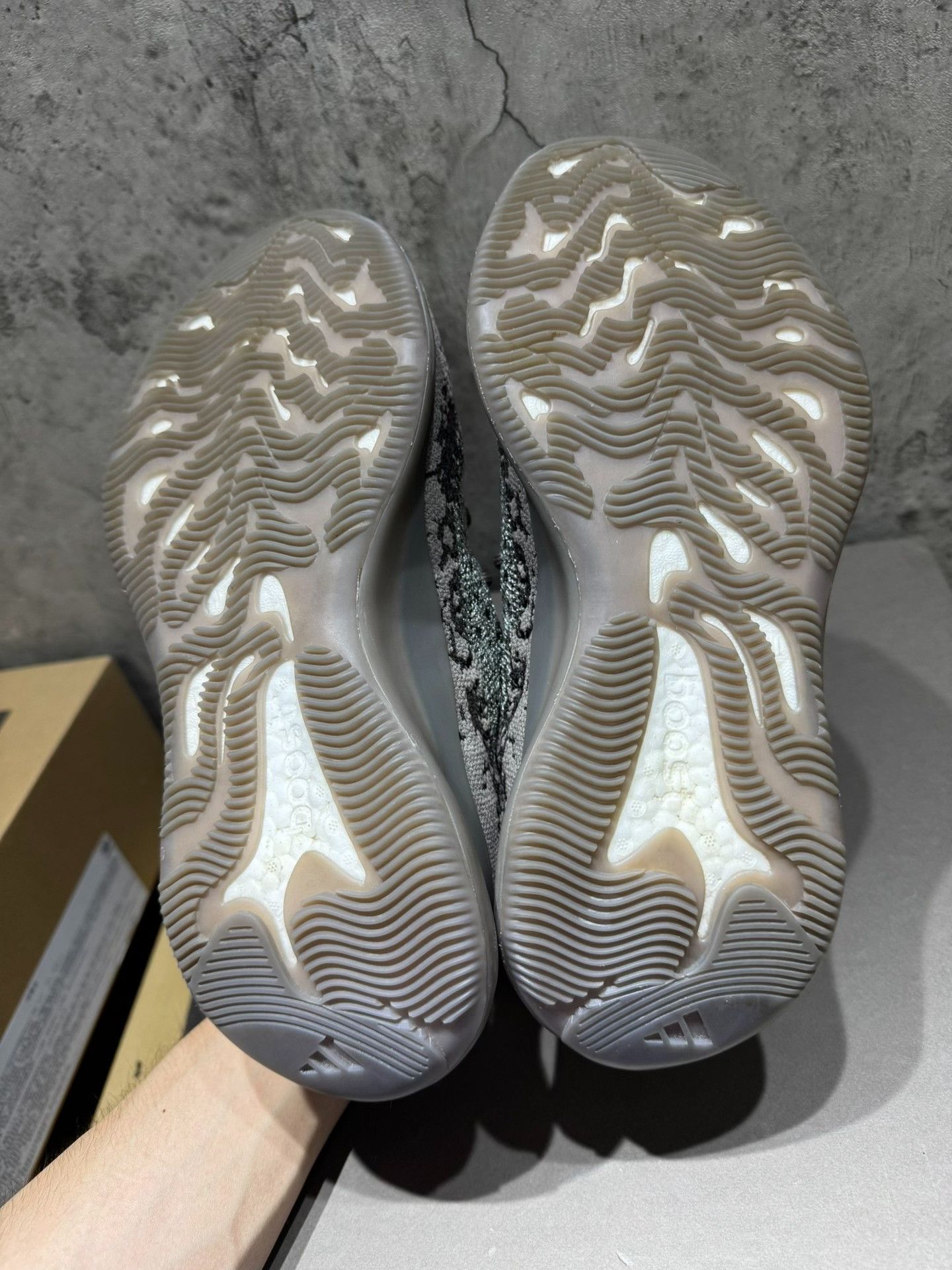 Adidas Adidas YEEZY380 Gray Lowtop Sneakers 9 Men Size US 9 / EU 42 - 3 Thumbnail