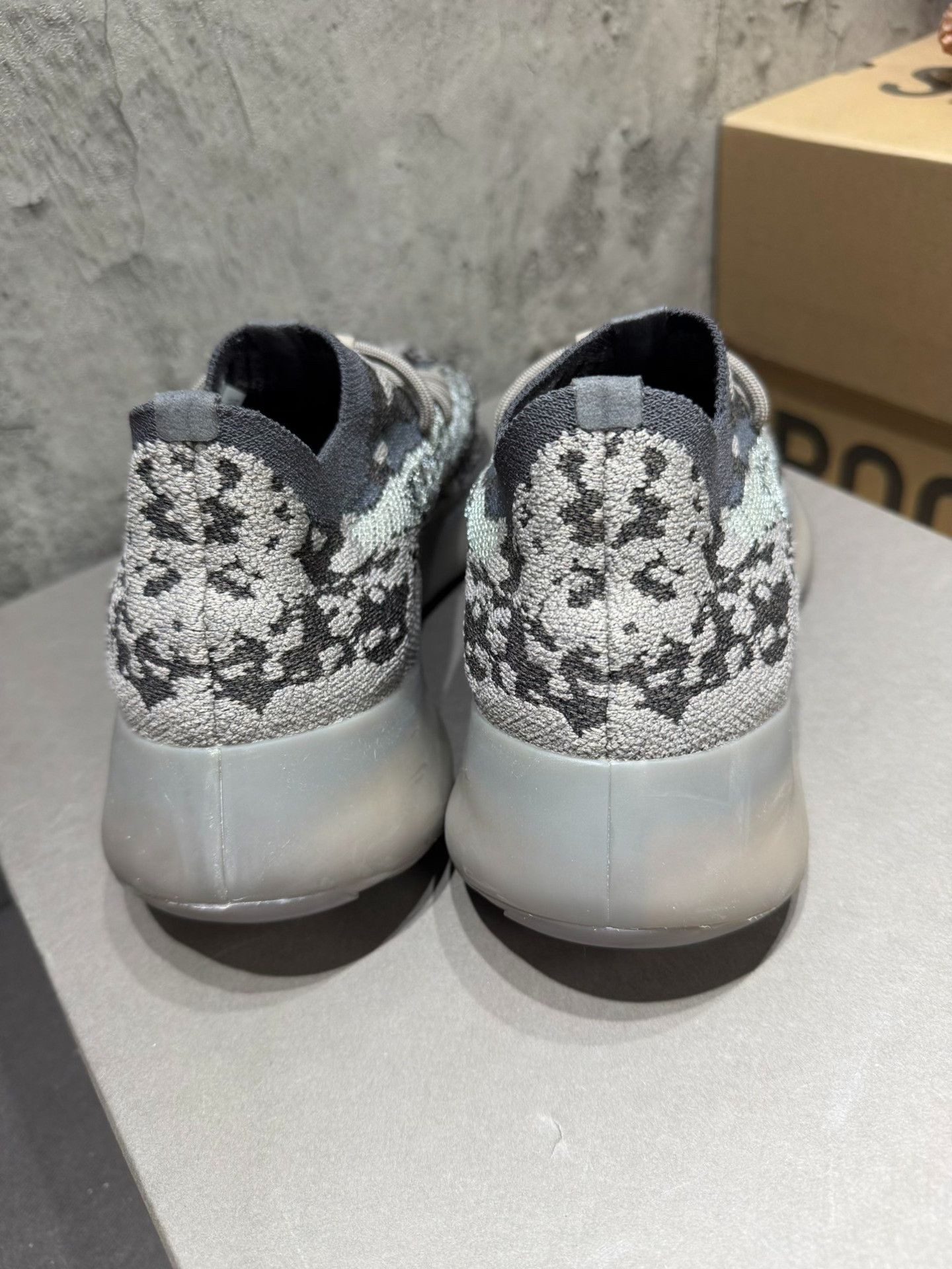 Adidas Adidas YEEZY380 Gray Lowtop Sneakers 9 Men Size US 9 / EU 42 - 8 Thumbnail