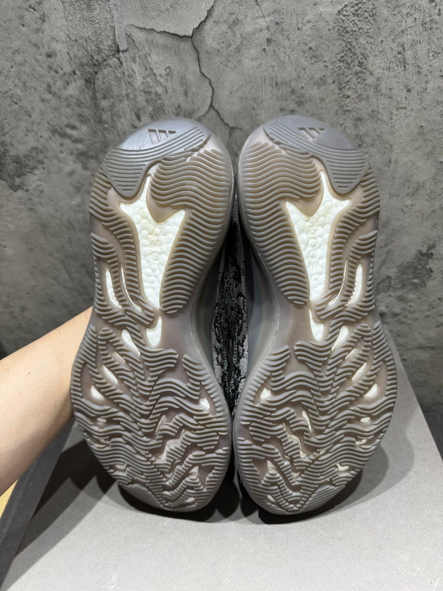 Adidas Adidas YEEZY380 Gray Lowtop Sneakers 9 Men Size US 9 / EU 42 - 2 Thumbnail