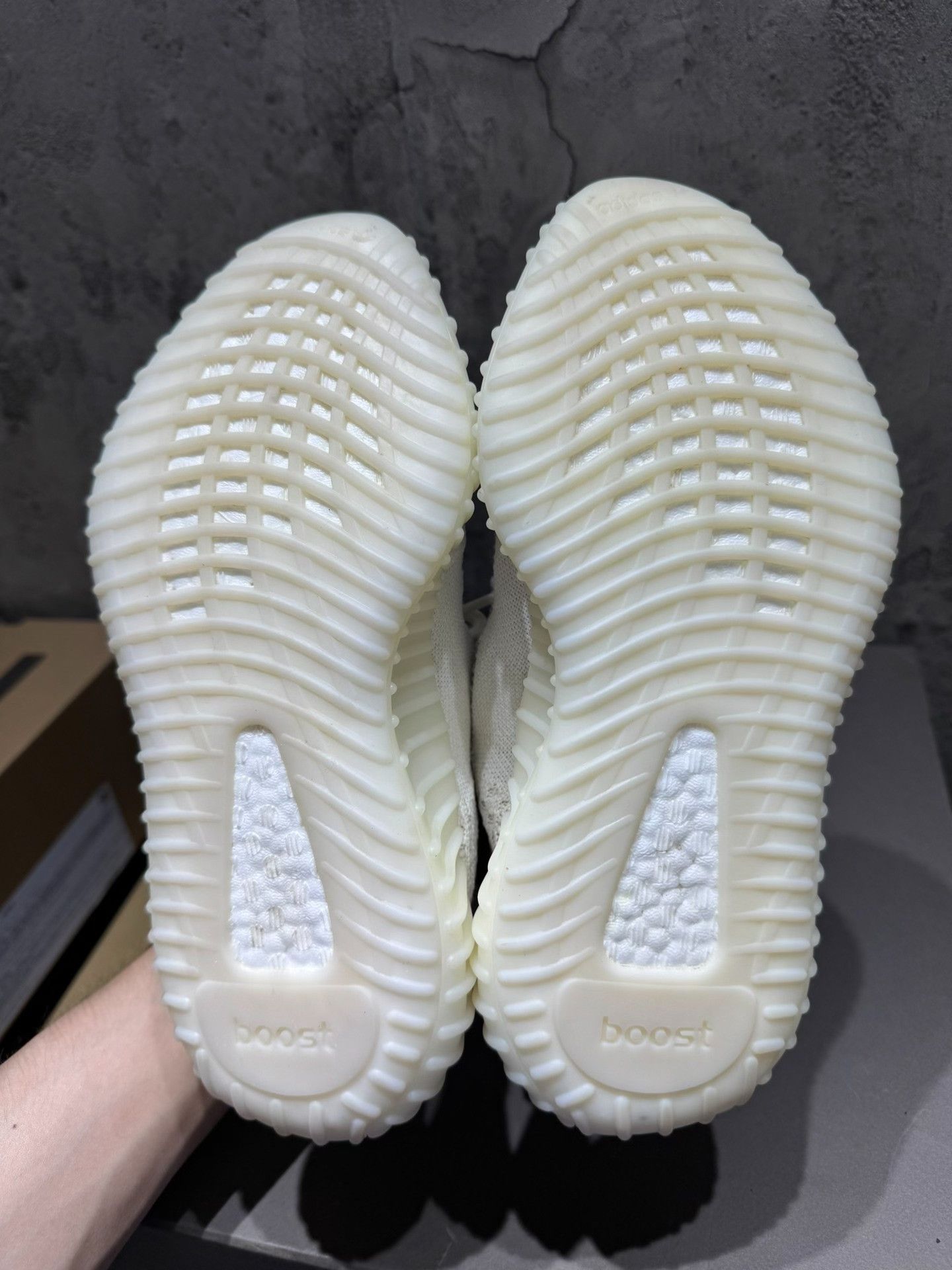 Adidas Adidas YEEZY350 White Lowtop Sneakers 35 Women Size US 5 / IT 35 - 2 Thumbnail