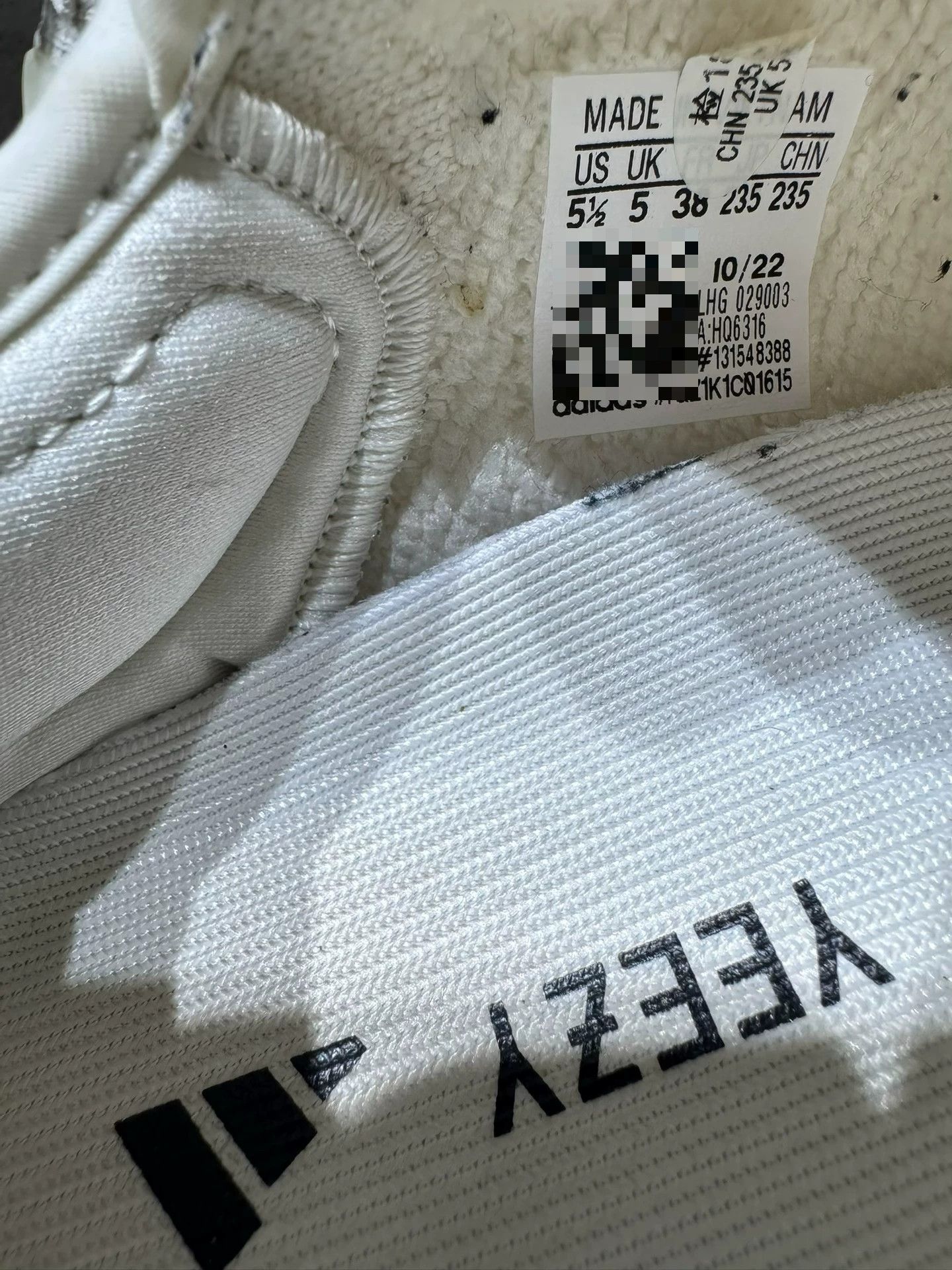 Adidas Adidas YEEZY350 White Lowtop Sneakers 35 Women Size US 5 / IT 35 - 8 Thumbnail