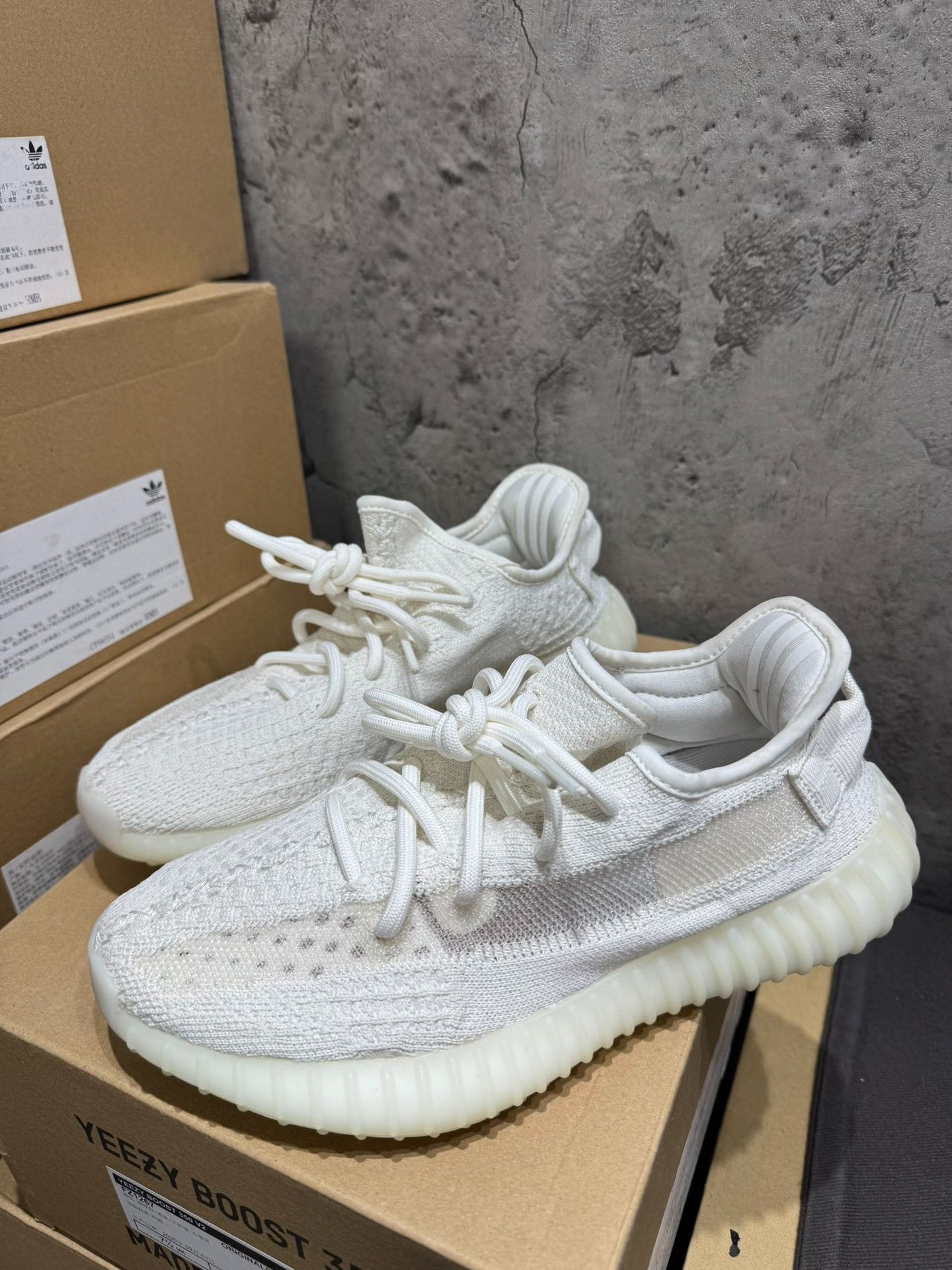 Adidas Adidas YEEZY350 White Lowtop Sneakers 35 Women Size US 5 / IT 35 - 4 Thumbnail