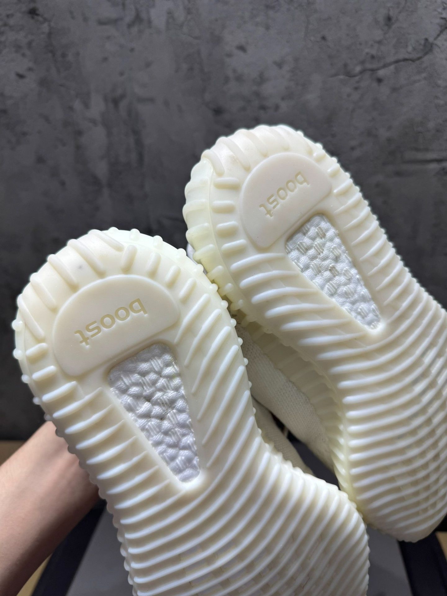 Adidas Adidas YEEZY350 White Lowtop Sneakers 35 Women Size US 5 / IT 35 - 6 Thumbnail