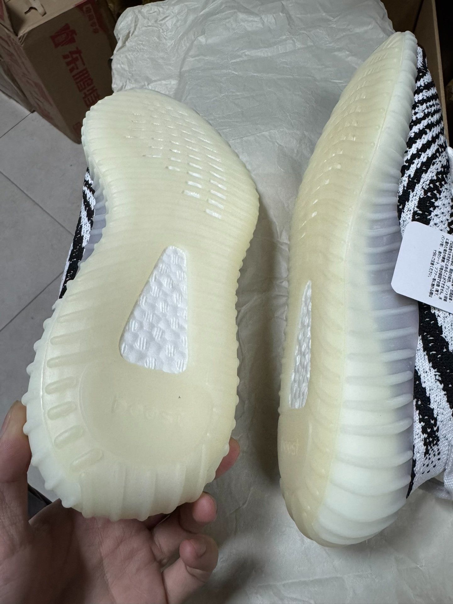 Adidas Adidas YEEZY350 White Lowtop Sneakers 9 Men Size US 9 / EU 42 - 6 Thumbnail