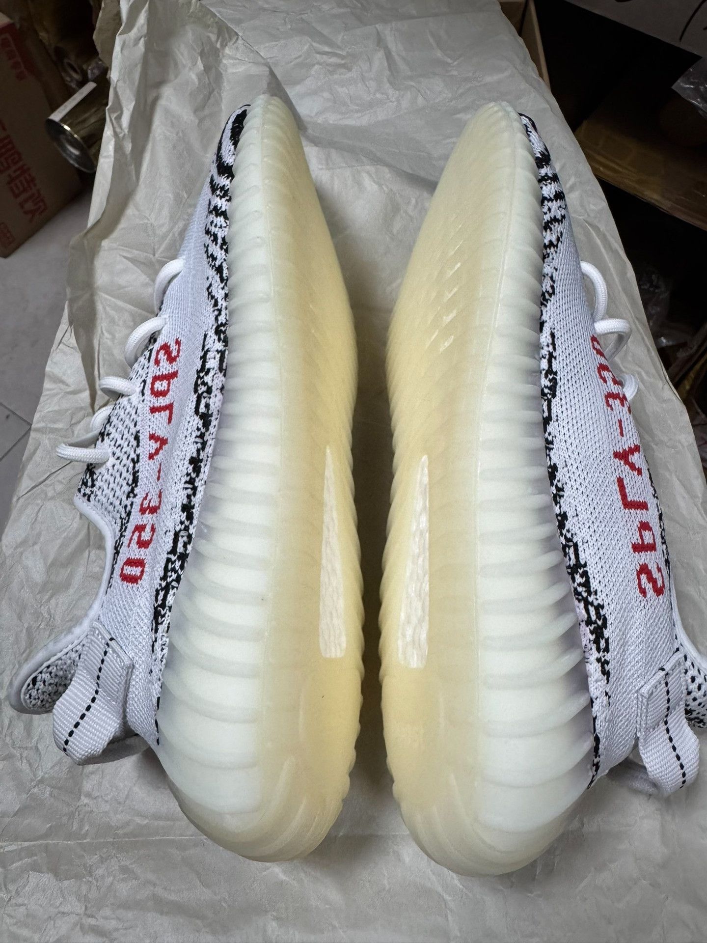 Adidas Adidas YEEZY350 White Lowtop Sneakers 9 Men Size US 9 / EU 42 - 5 Thumbnail
