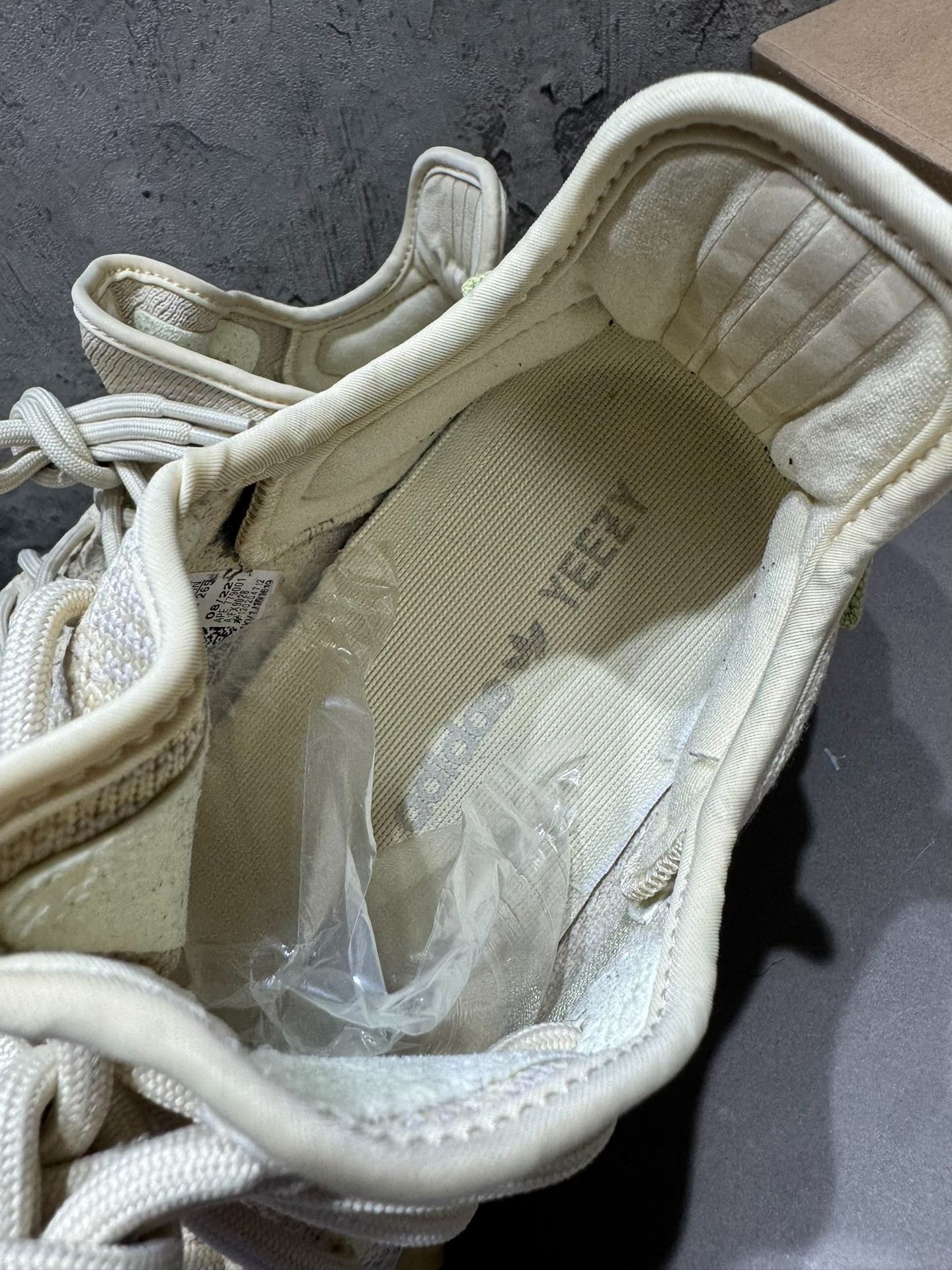Yeezy Yeezy Limited Yellow Lowtop Sneakers 9 Men Size US 9 / EU 42 - 5 Thumbnail