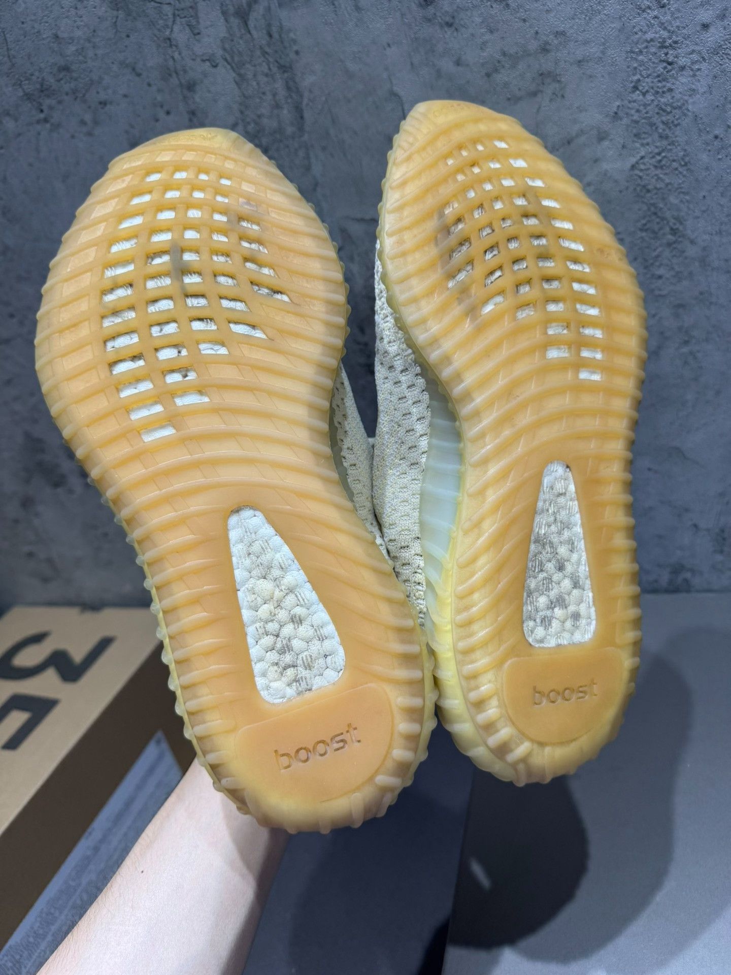 Yeezy Yeezy Limited Yellow Lowtop Sneakers 9 Men Size US 9 / EU 42 - 6 Thumbnail