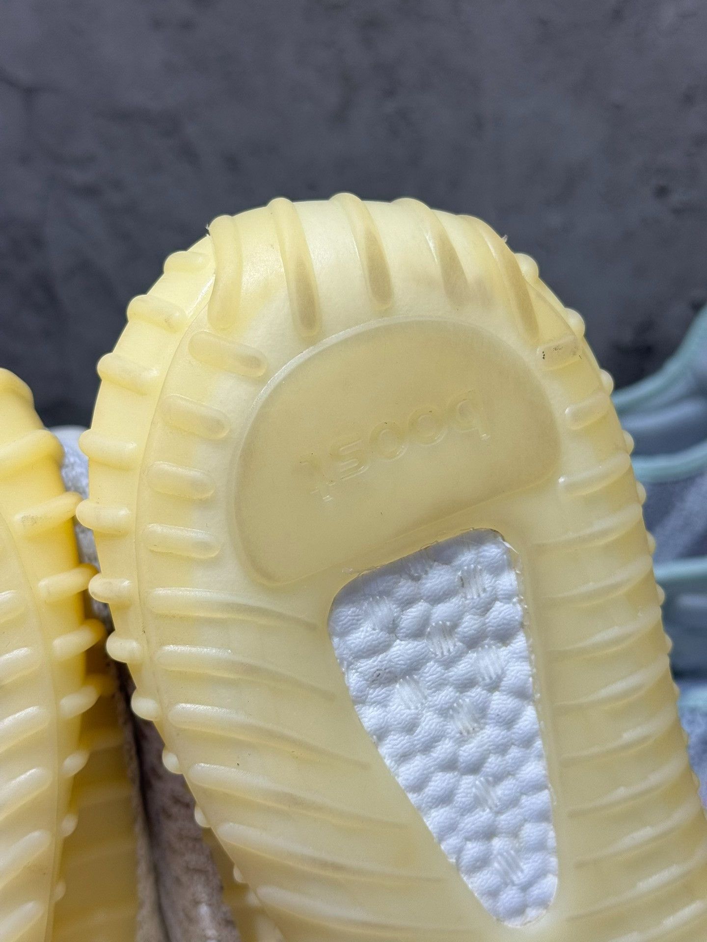 Yeezy Yeezy White Lowtop Sneakers 42 Men Size US 9 / EU 42 - 2 Thumbnail