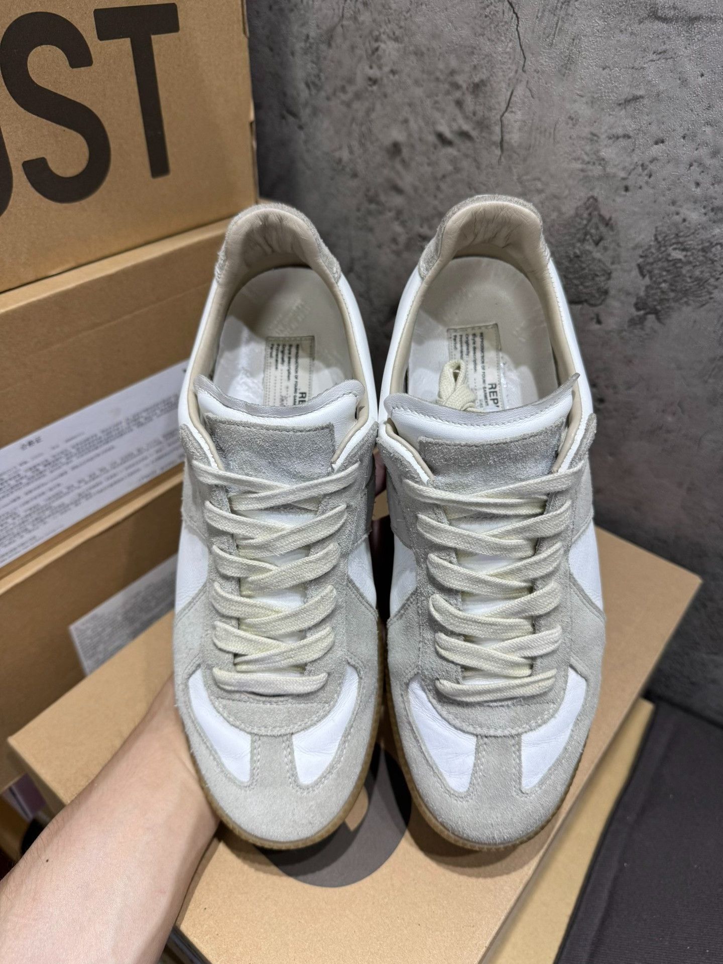 Maison Margiela Maison Margiela White Lowtop Sneakers 39 Men Size US 6.5 / EU 39-40 - 7 Thumbnail