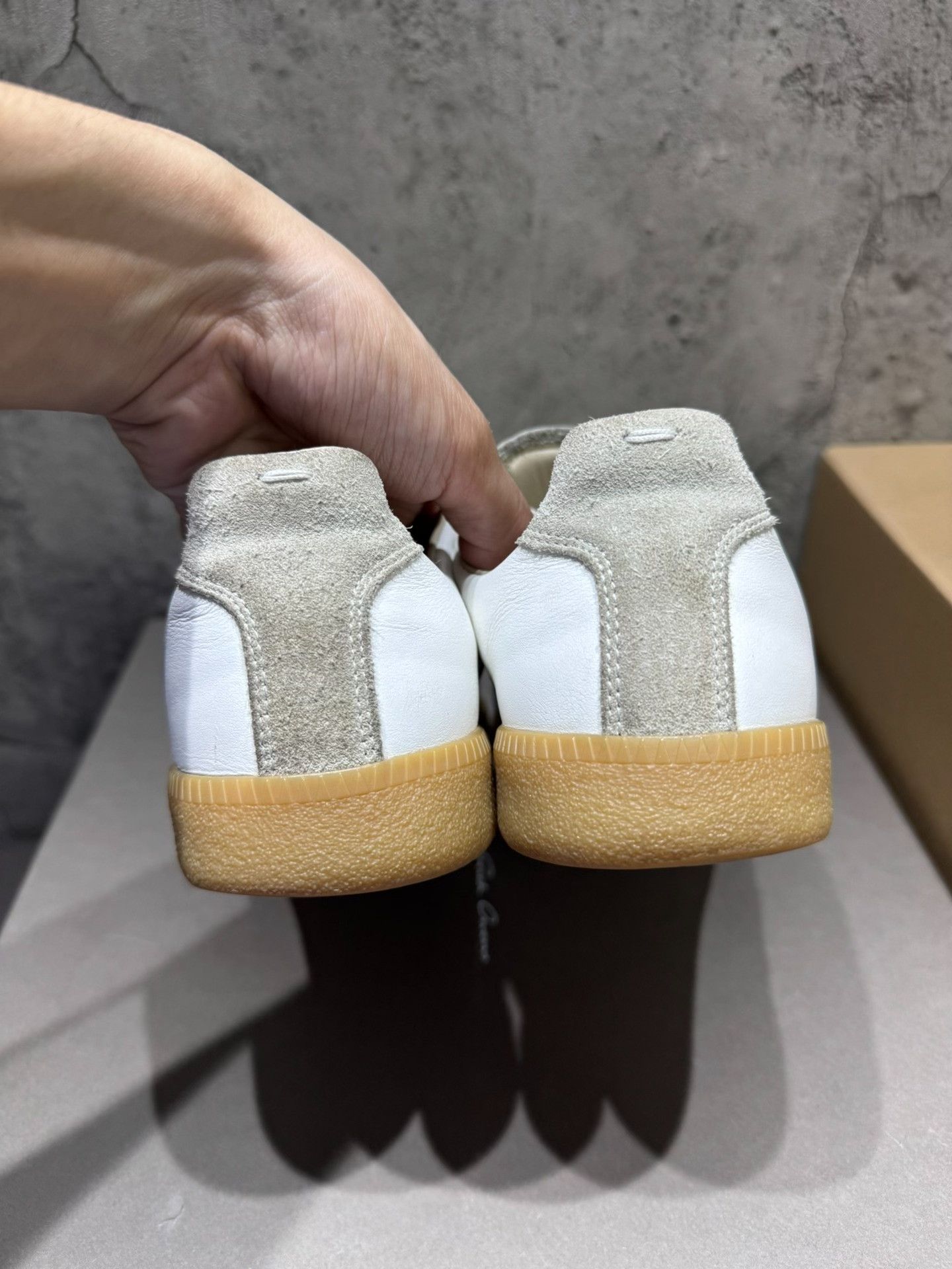 Maison Margiela Maison Margiela White Lowtop Sneakers 39 Men Size US 6.5 / EU 39-40 - 9 Thumbnail