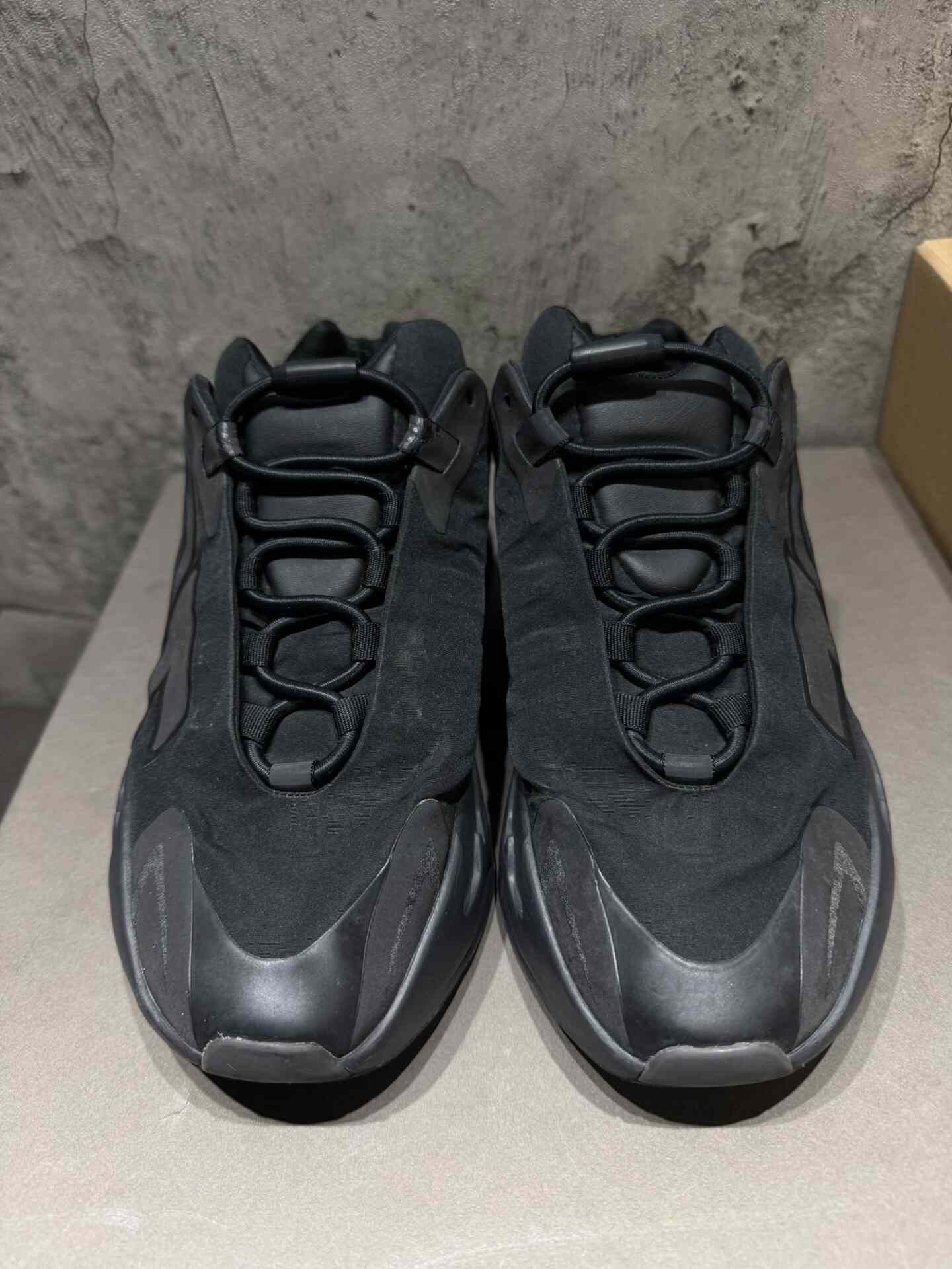 Adidas Adidas YEEZY700 Black Lowtop Sneakers 40 Men Size US 7.5 / EU 40-41 - 5 Thumbnail