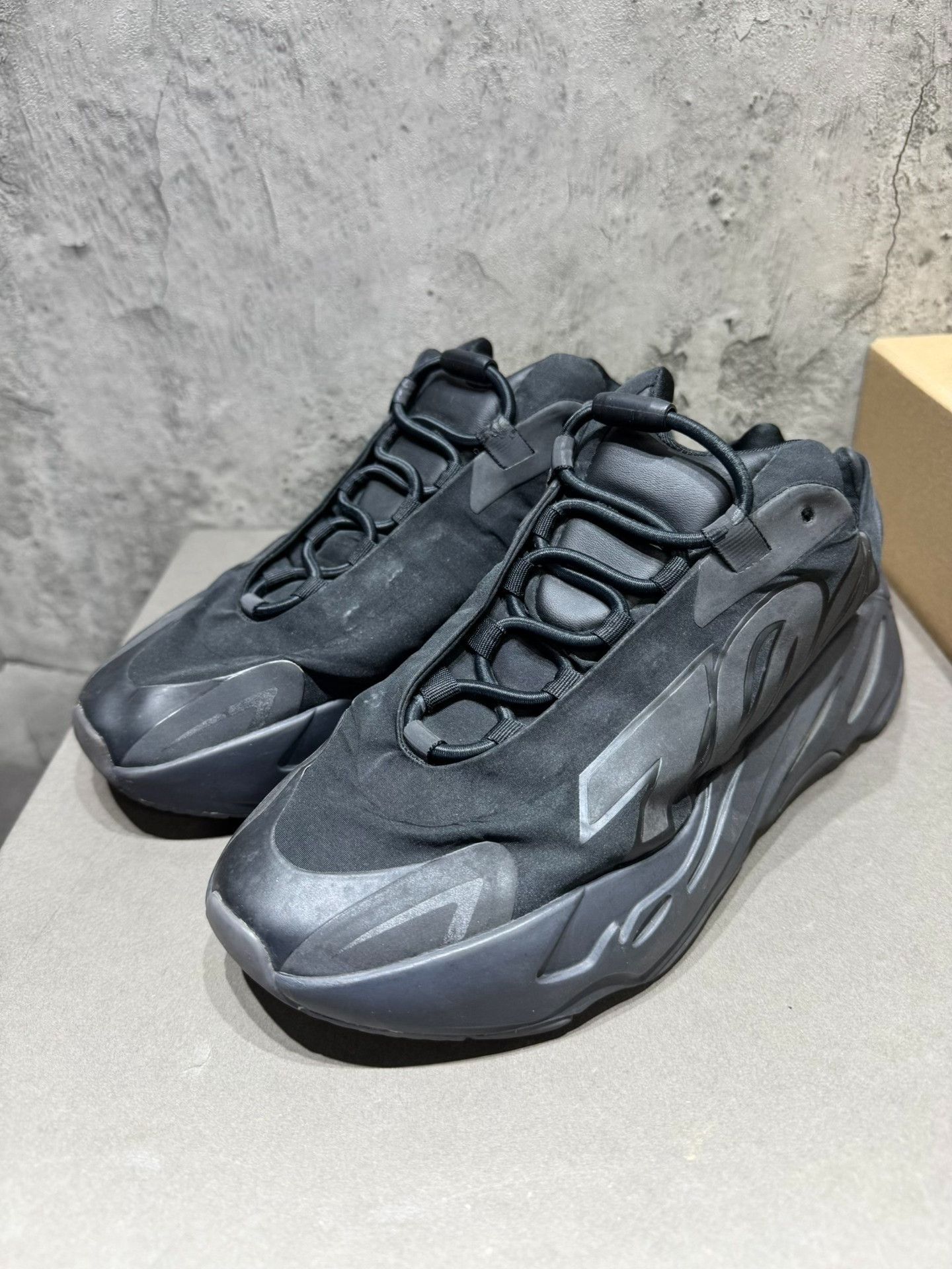 Adidas Adidas YEEZY700 Black Lowtop Sneakers 40 Men Size US 7.5 / EU 40-41 - 9 Thumbnail