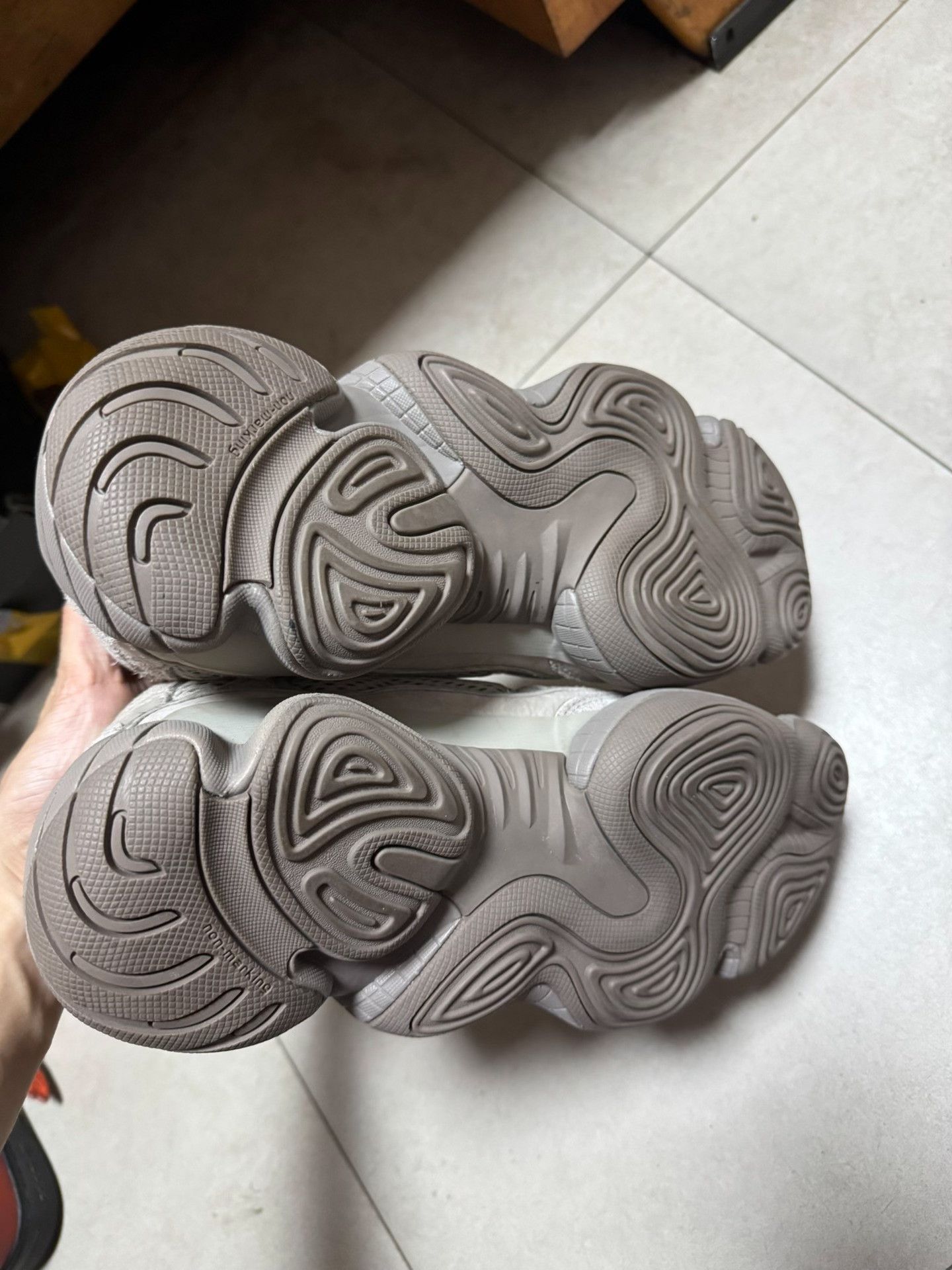 Adidas Adidas YEEZY500 Gray Lowtop Sneakers 12.5 Men Size US 12.5 / EU 45-46 - 8 Thumbnail