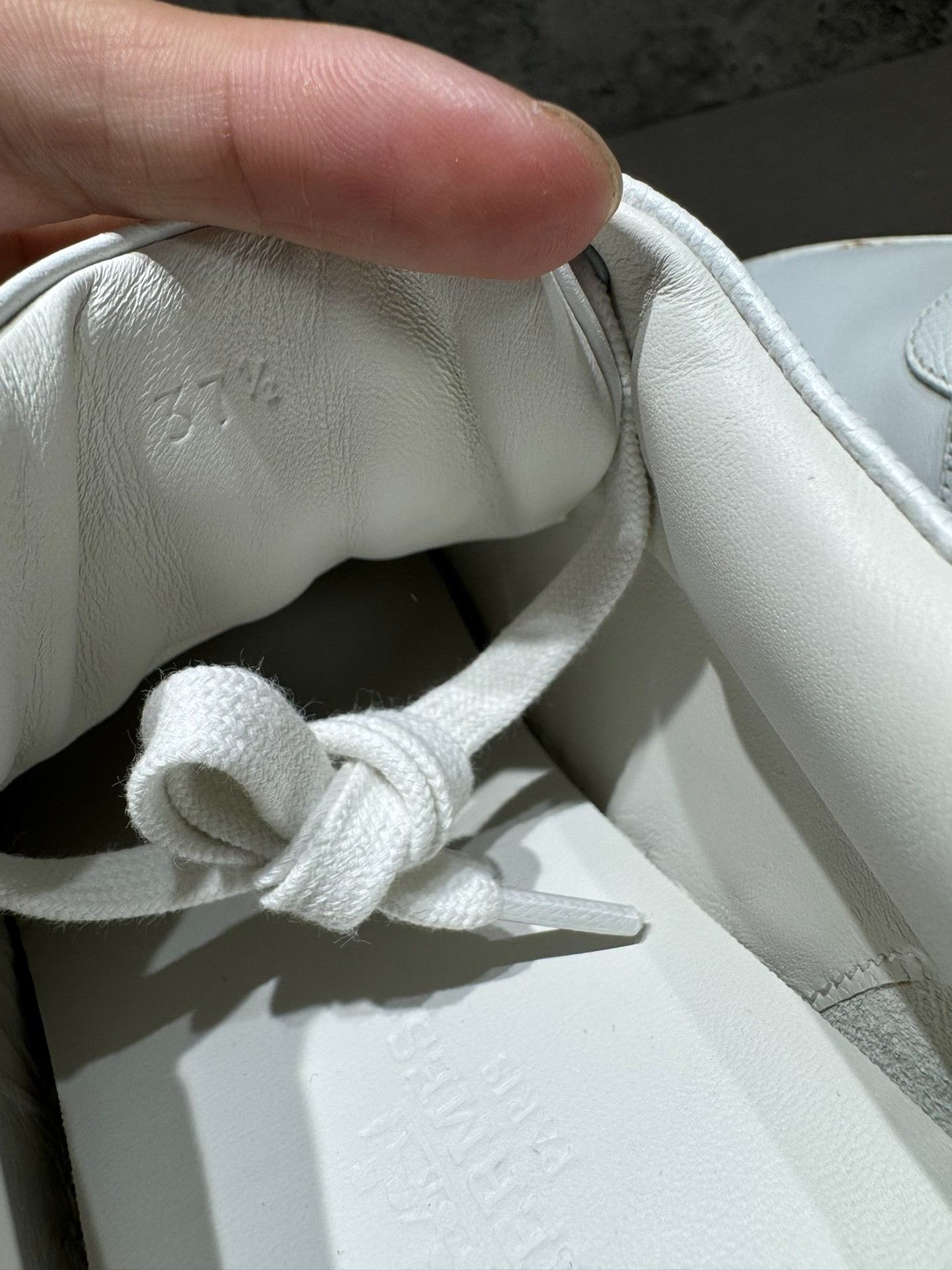 Hermes Hermes Leather White Lowtop Sneakers 37.5 Women Size US 6.5 / IT 36.5 - 7 Thumbnail