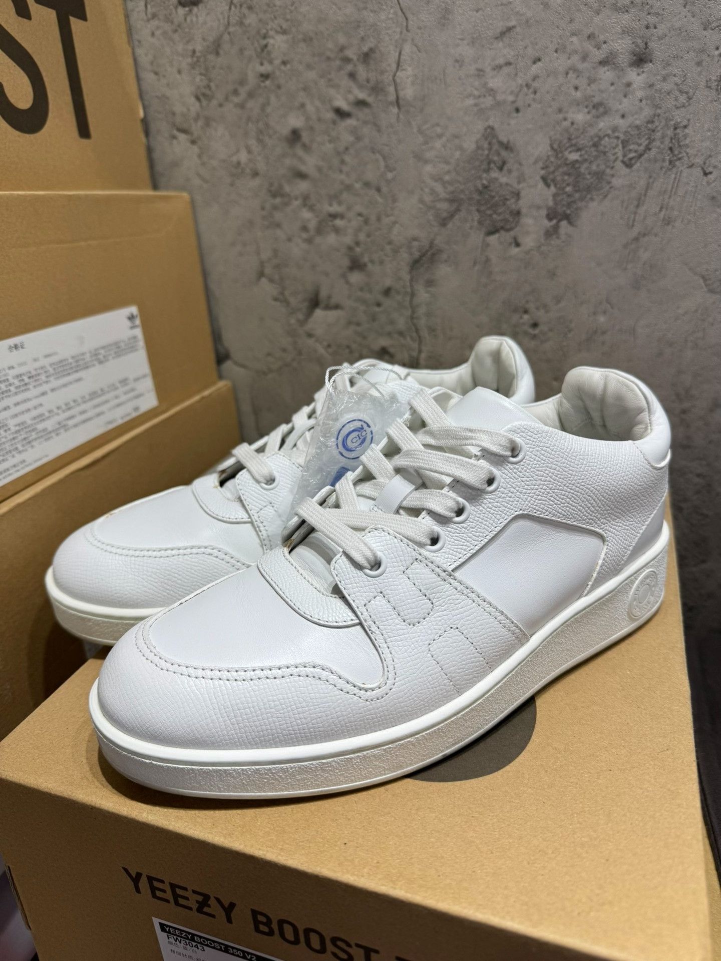Hermes Hermes Leather White Lowtop Sneakers 37.5 Women Size US 6.5 / IT 36.5 - 4 Thumbnail
