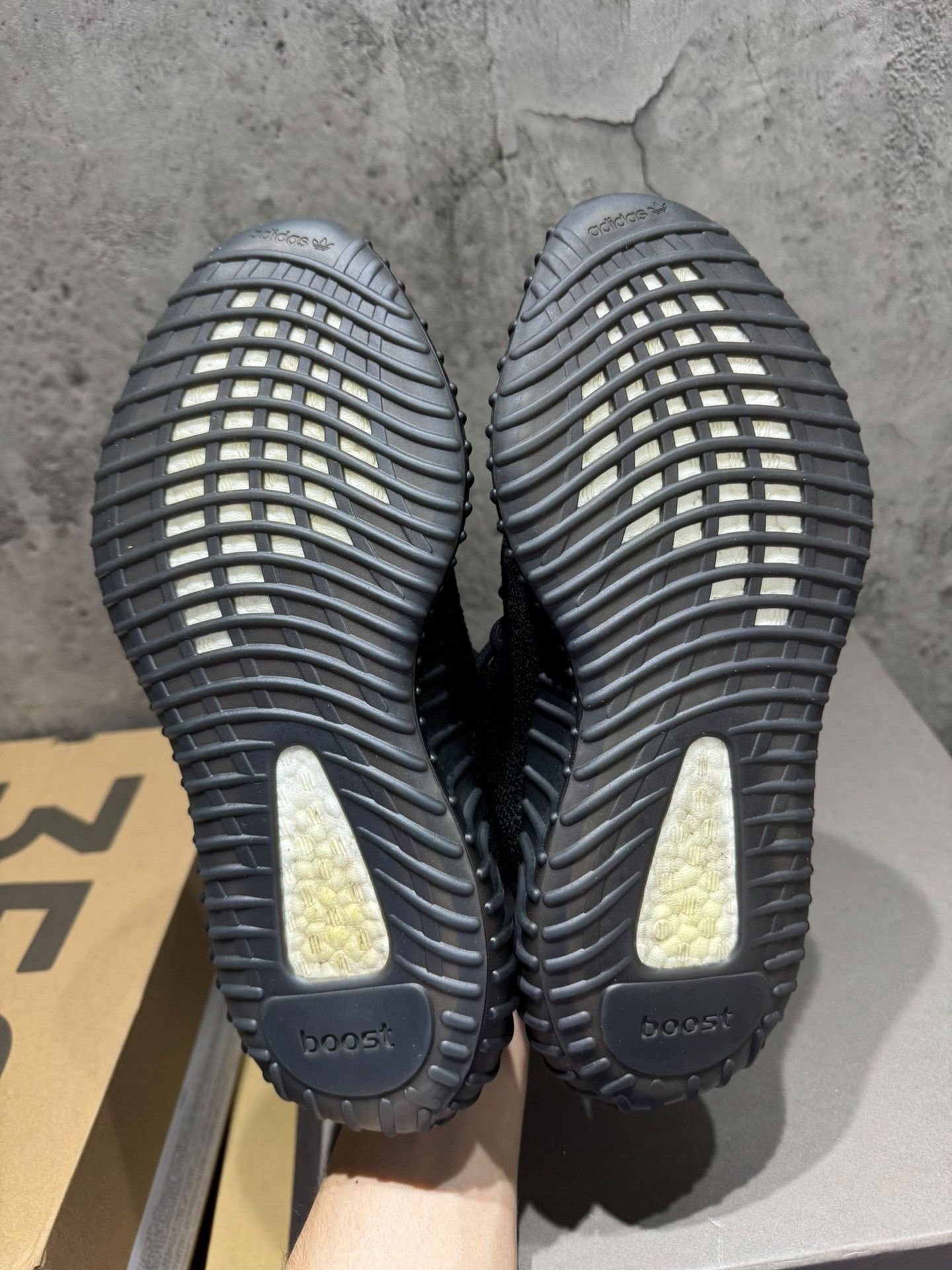 Adidas Adidas YEEZY350 Black Lowtop Sneakers 41 Men Size US 8.5 / EU 41-42 - 4 Thumbnail