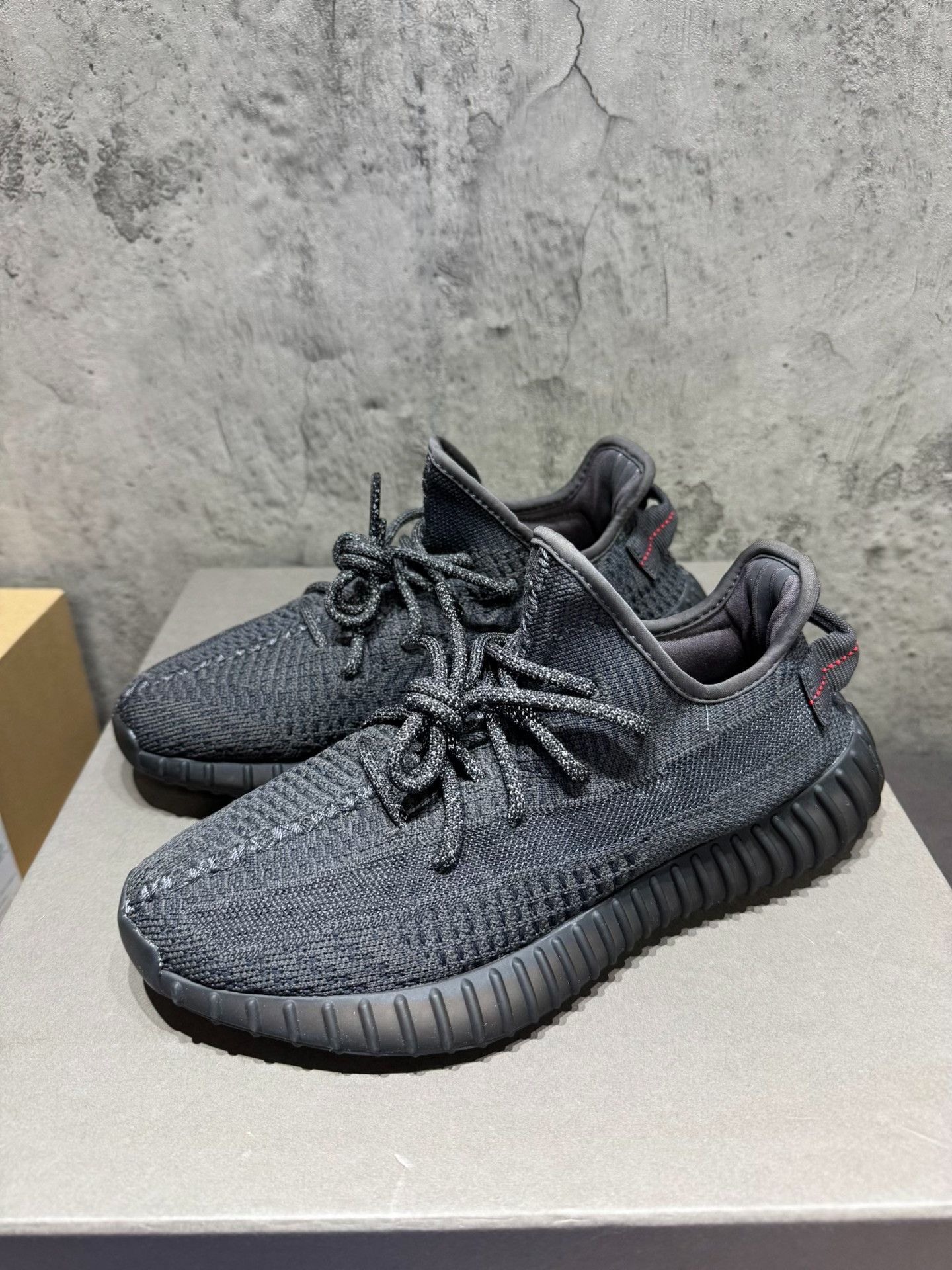 Adidas Adidas YEEZY350 Black Lowtop Sneakers 40 Men Size US 7.5 / EU 40-41 - 3 Thumbnail