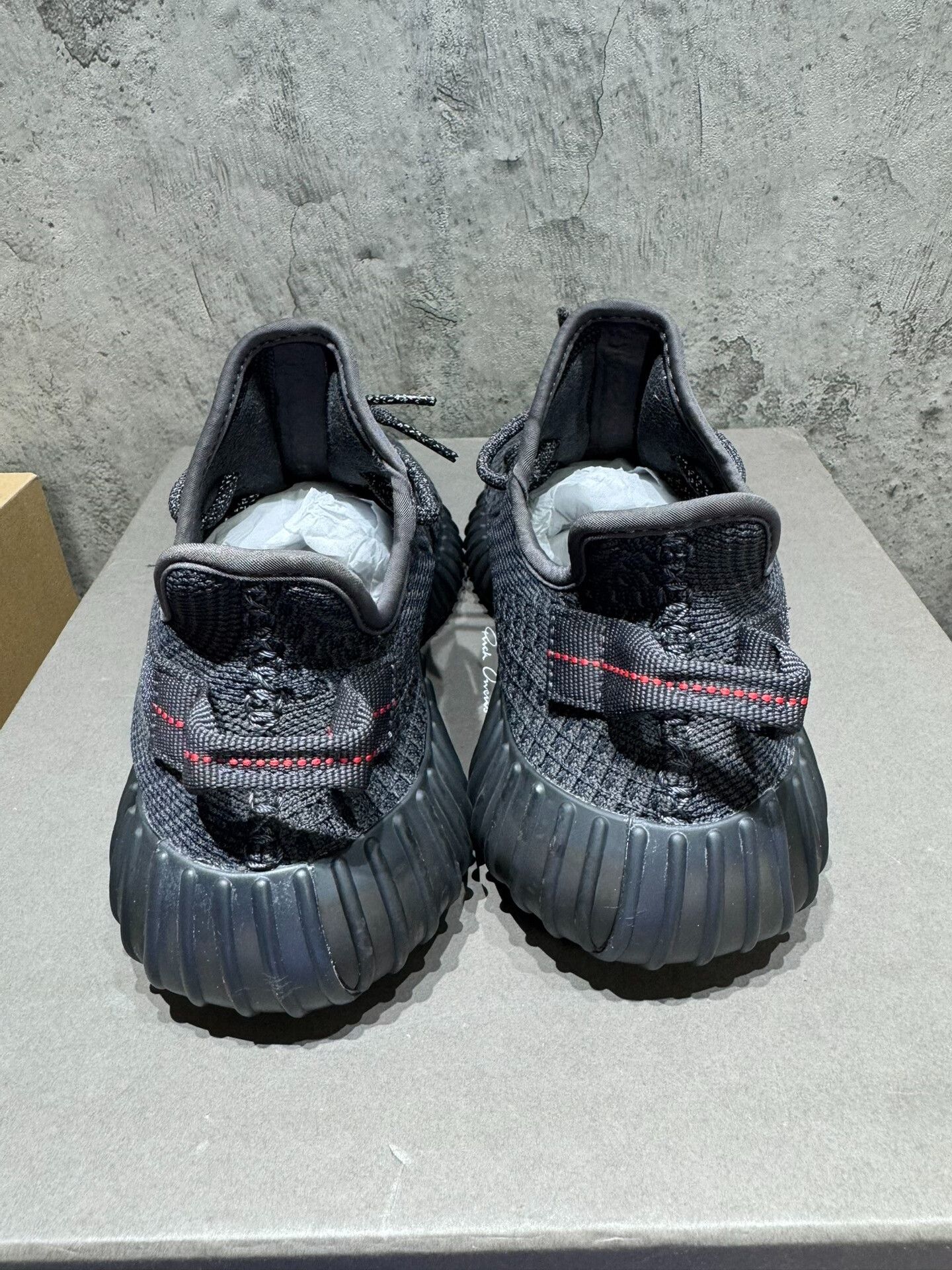 Adidas Adidas YEEZY350 Black Lowtop Sneakers 40 Men Size US 7.5 / EU 40-41 - 5 Thumbnail