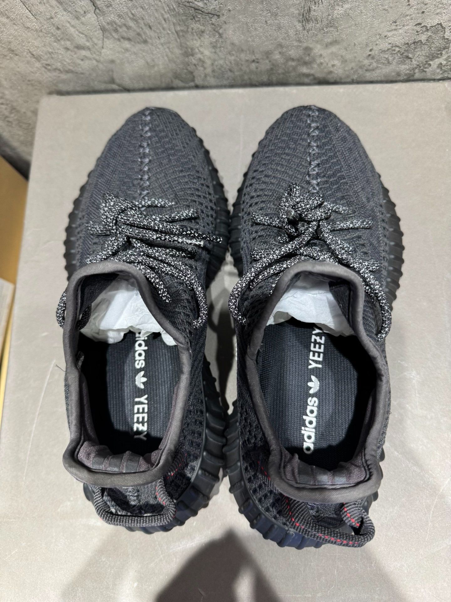 Adidas Adidas YEEZY350 Black Lowtop Sneakers 40 Men Size US 7.5 / EU 40-41 - 6 Thumbnail
