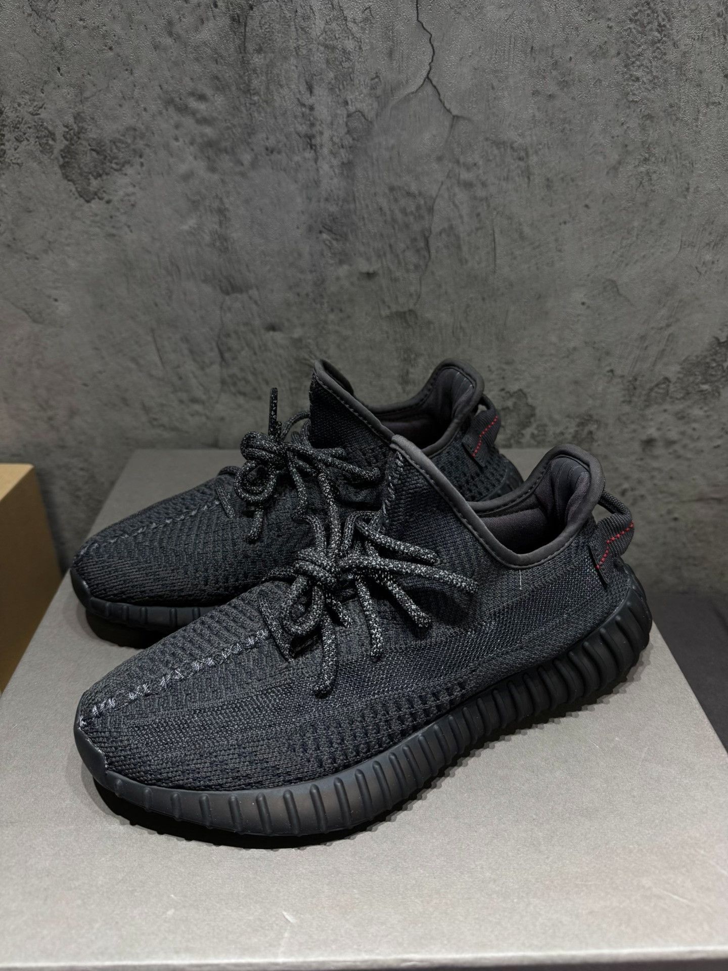 Adidas Adidas YEEZY350 Black Lowtop Sneakers 40 Men Size US 7.5 / EU 40-41 - 4 Thumbnail