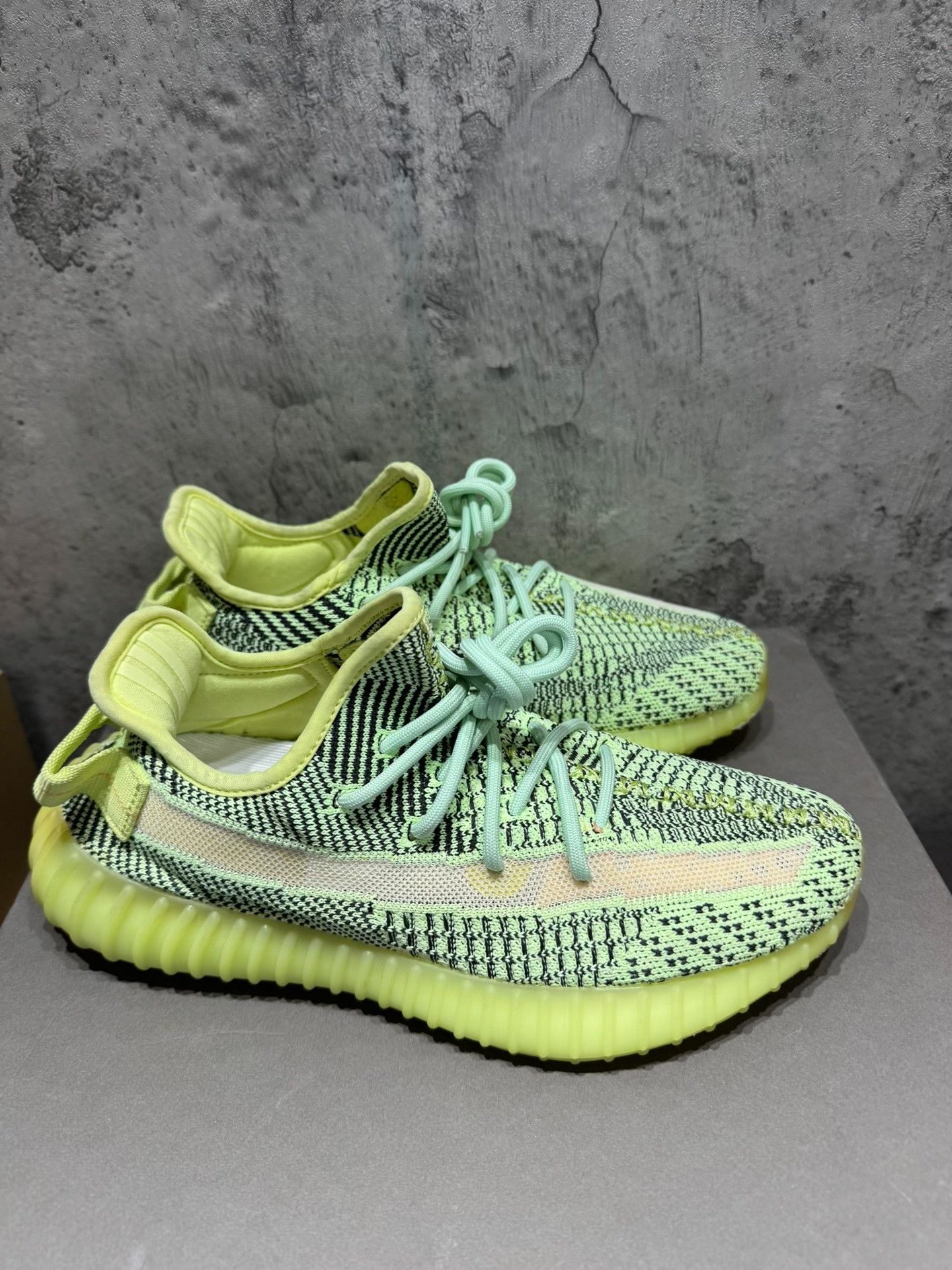 Adidas Adidas YEEZY350 Green Lowtop Sneakers 40 Men Size US 7.5 / EU 40-41 - 9 Thumbnail