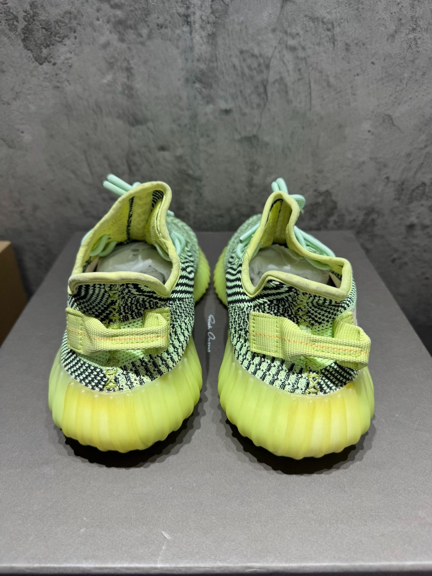 Adidas Adidas YEEZY350 Green Lowtop Sneakers 40 Men Size US 7.5 / EU 40-41 - 8 Thumbnail