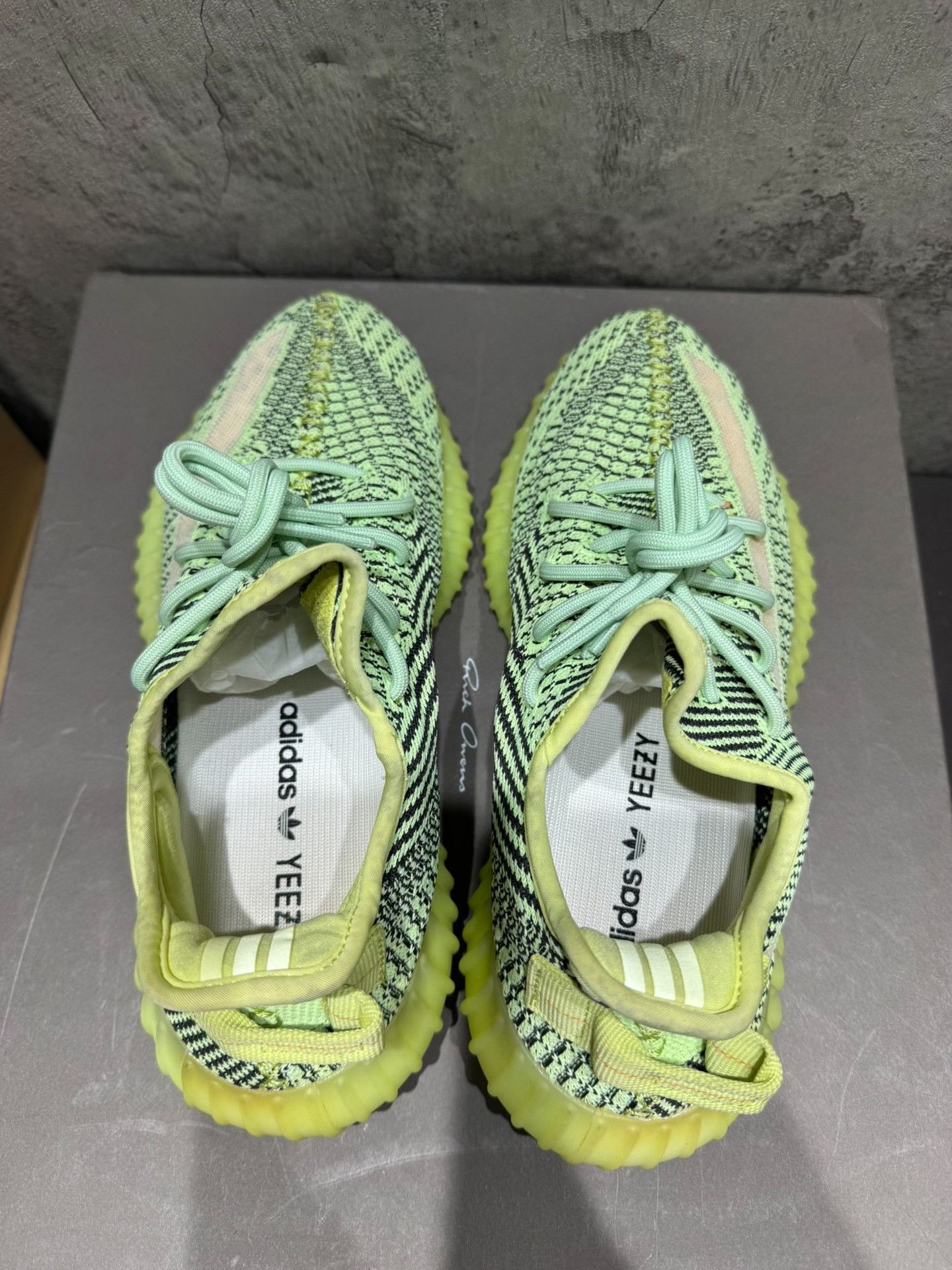 Adidas Adidas YEEZY350 Green Lowtop Sneakers 40 Men Size US 7.5 / EU 40-41 - 2 Thumbnail
