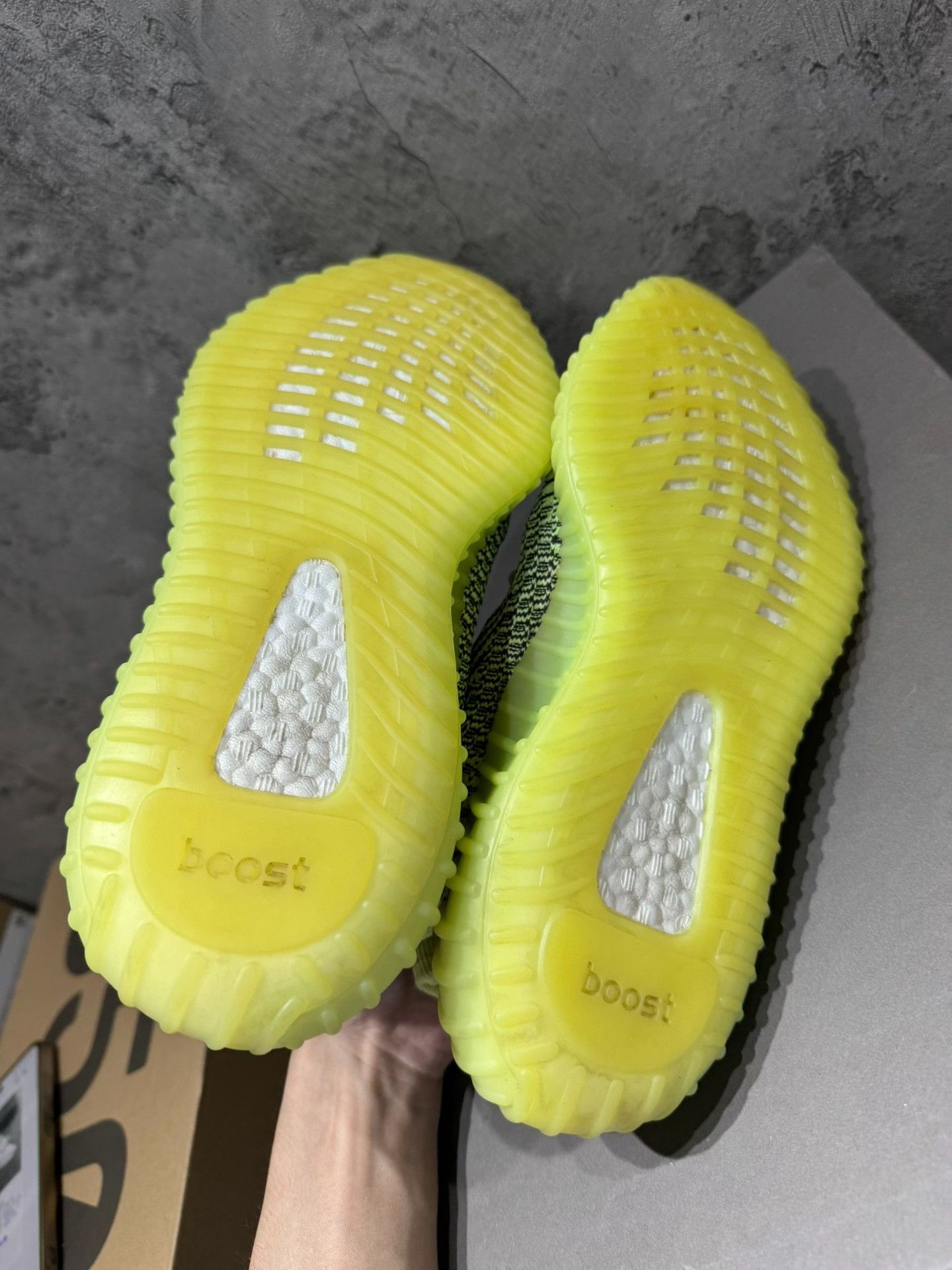Adidas Adidas YEEZY350 Green Lowtop Sneakers 40 Men Size US 7.5 / EU 40-41 - 5 Thumbnail