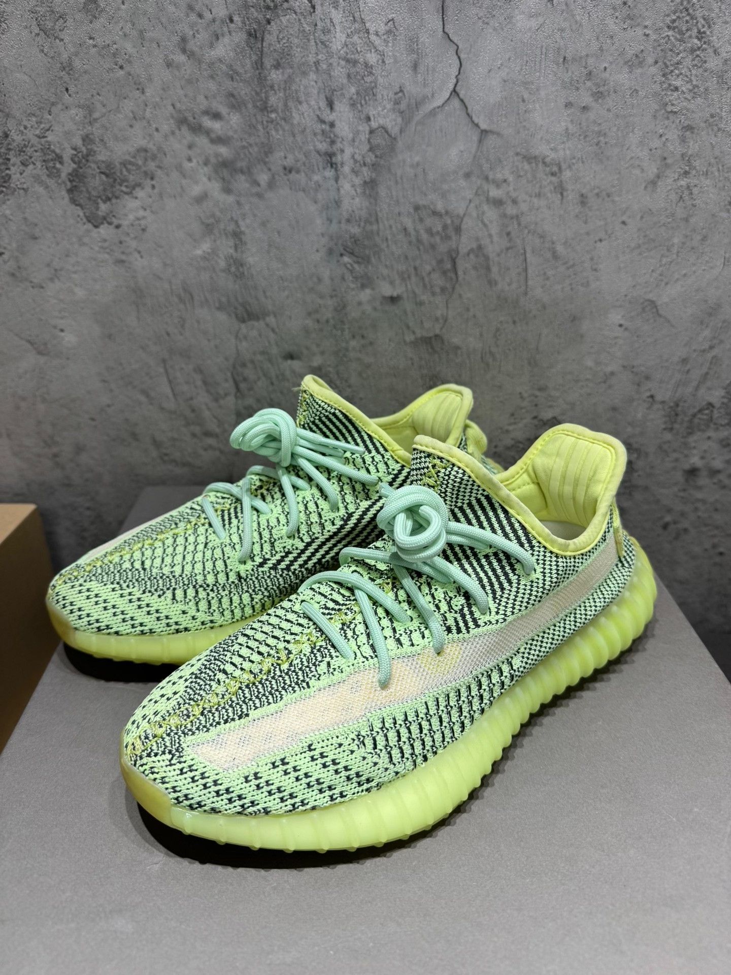 Adidas Adidas YEEZY350 Green Lowtop Sneakers 40 Men Size US 7.5 / EU 40-41 - 7 Thumbnail