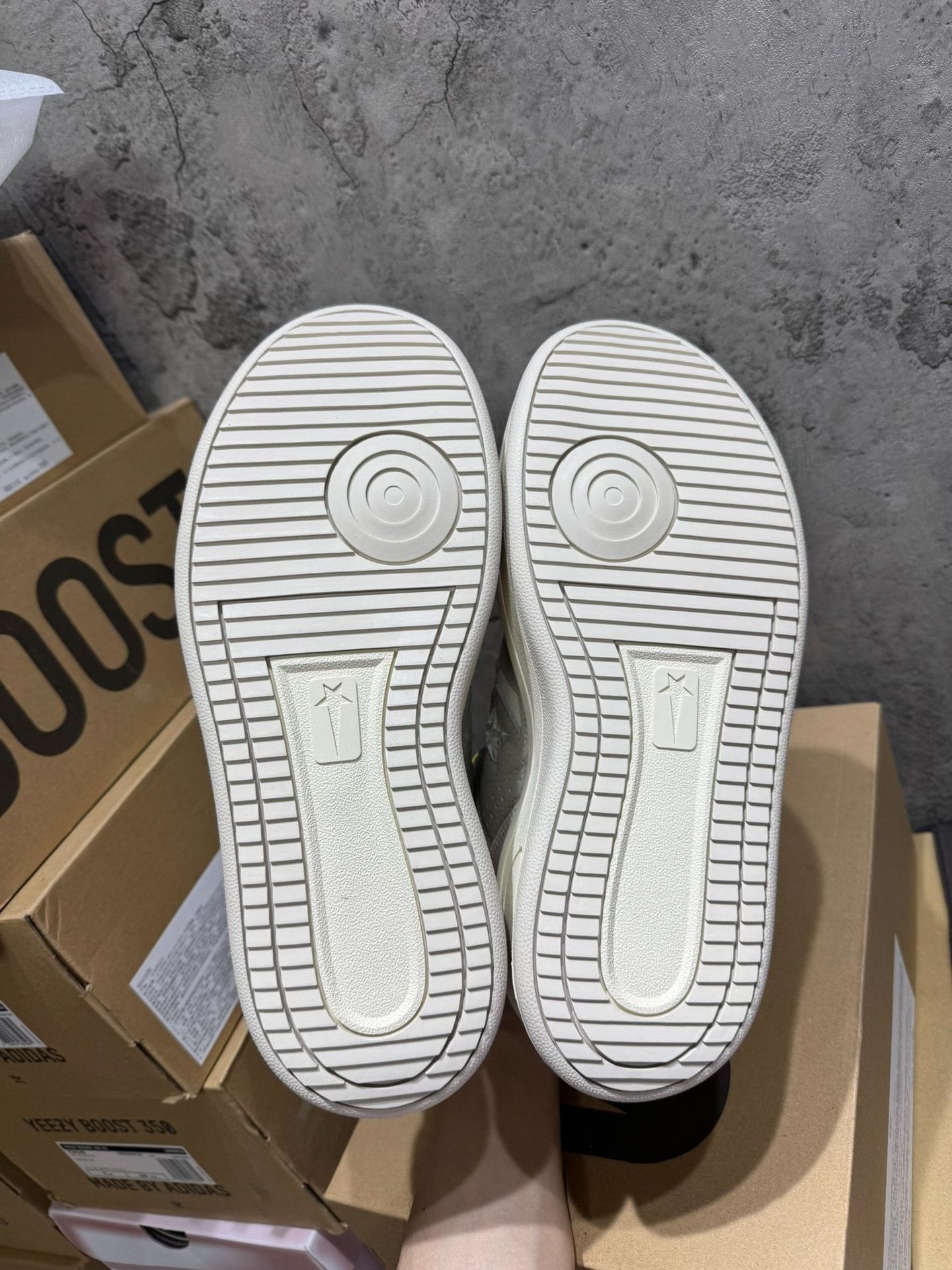 Converse Converse Collab White Hitop Sneakers 41 Men Size US 8.5 / EU 41-42 - 3 Thumbnail