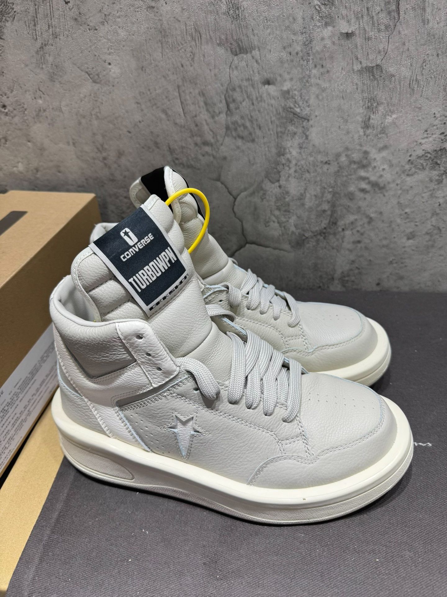 Converse Converse Collab White Hitop Sneakers 41 Men Size US 8.5 / EU 41-42 - 2 Thumbnail