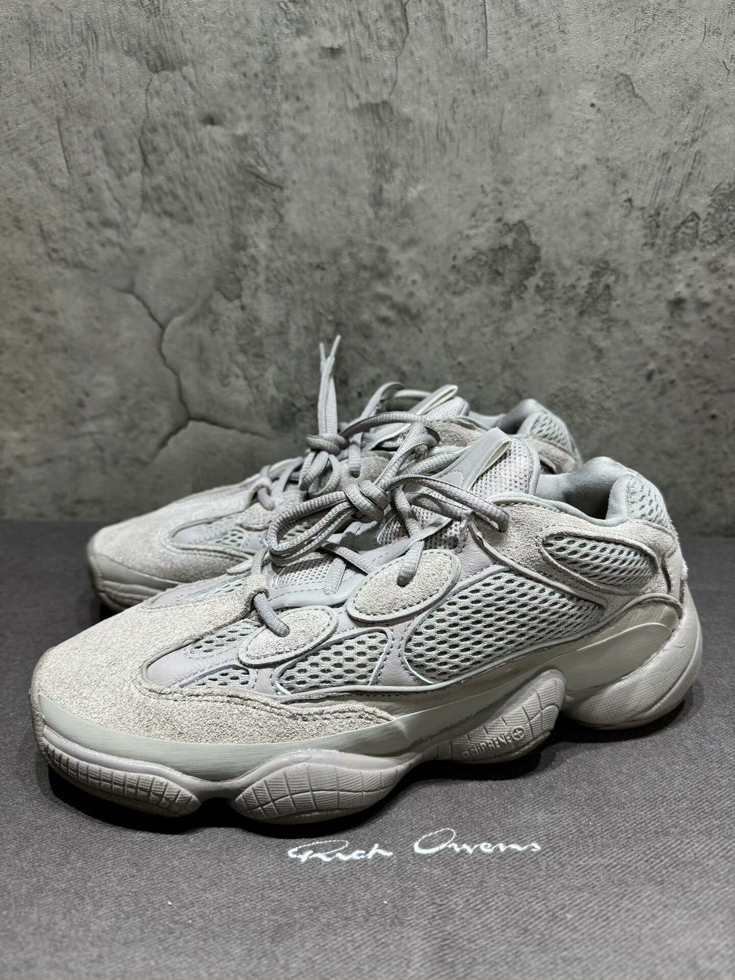 Adidas Adidas YEEZY500 Gray Lowtop Sneakers 42 Men Size US 9 / EU 42 - 2 Thumbnail