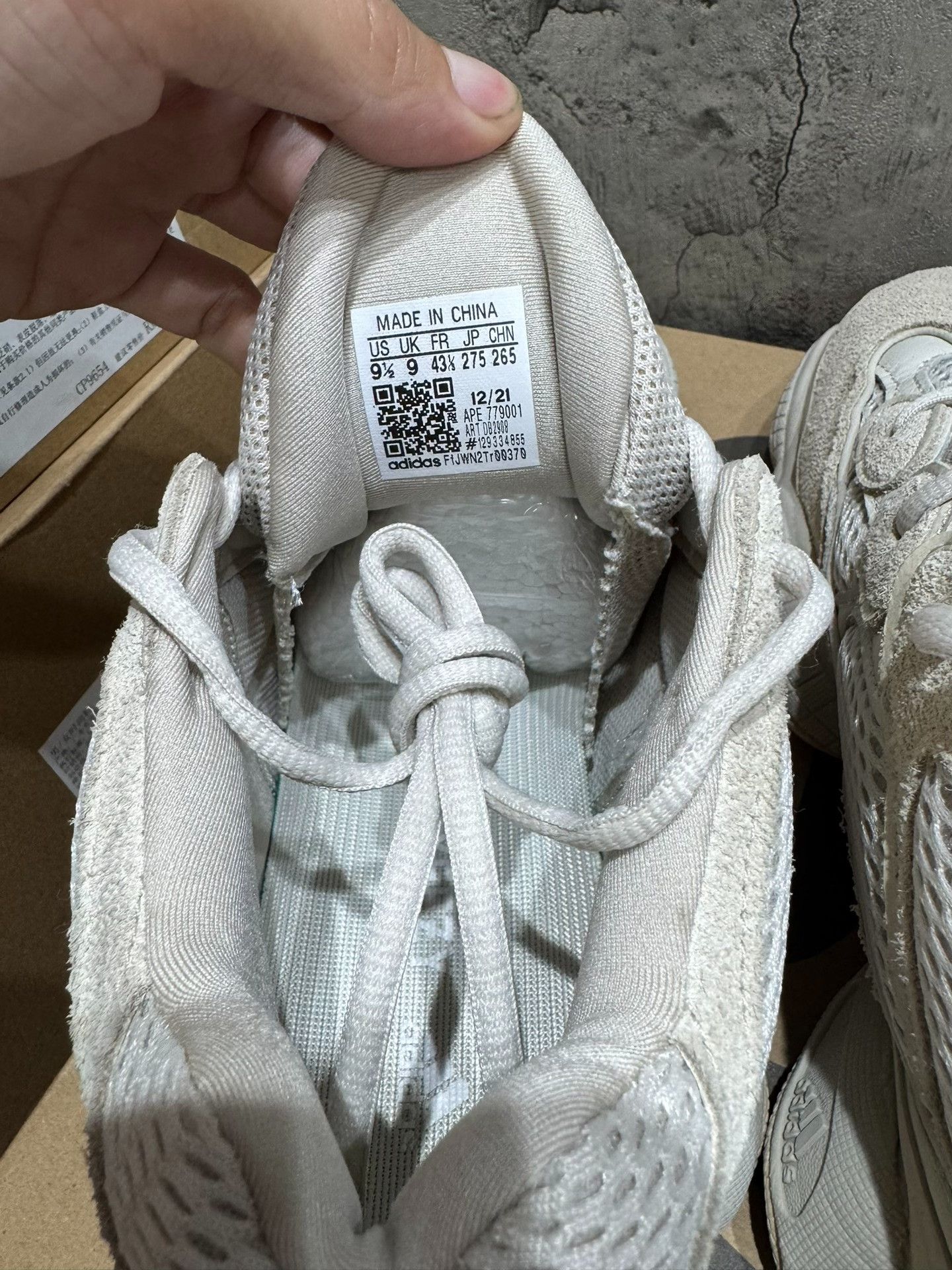 Adidas Adidas YEEZY500 White Lowtop Sneakers 9 Men Size US 9 / EU 42 - 4 Thumbnail