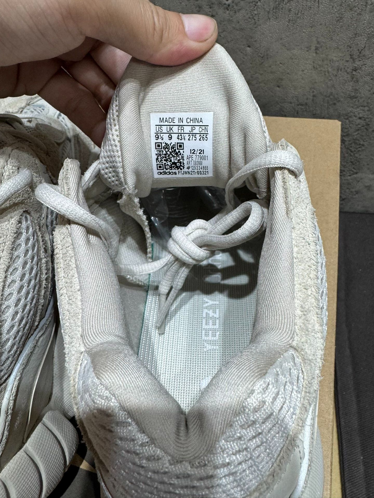 Adidas Adidas YEEZY500 White Lowtop Sneakers 9 Men Size US 9 / EU 42 - 5 Thumbnail