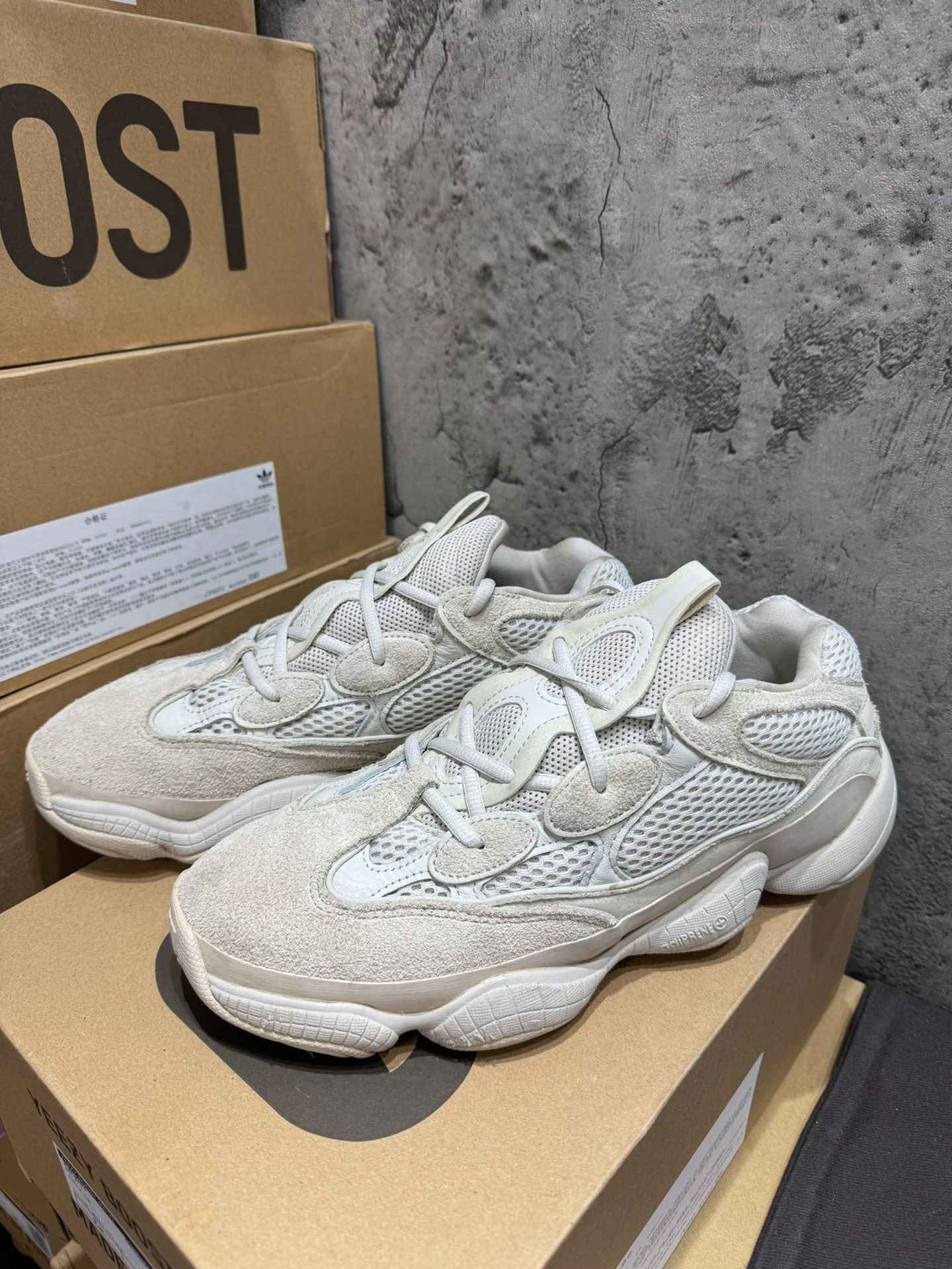 Adidas Adidas YEEZY500 White Lowtop Sneakers 9 Men Size US 9 / EU 42 - 2 Thumbnail