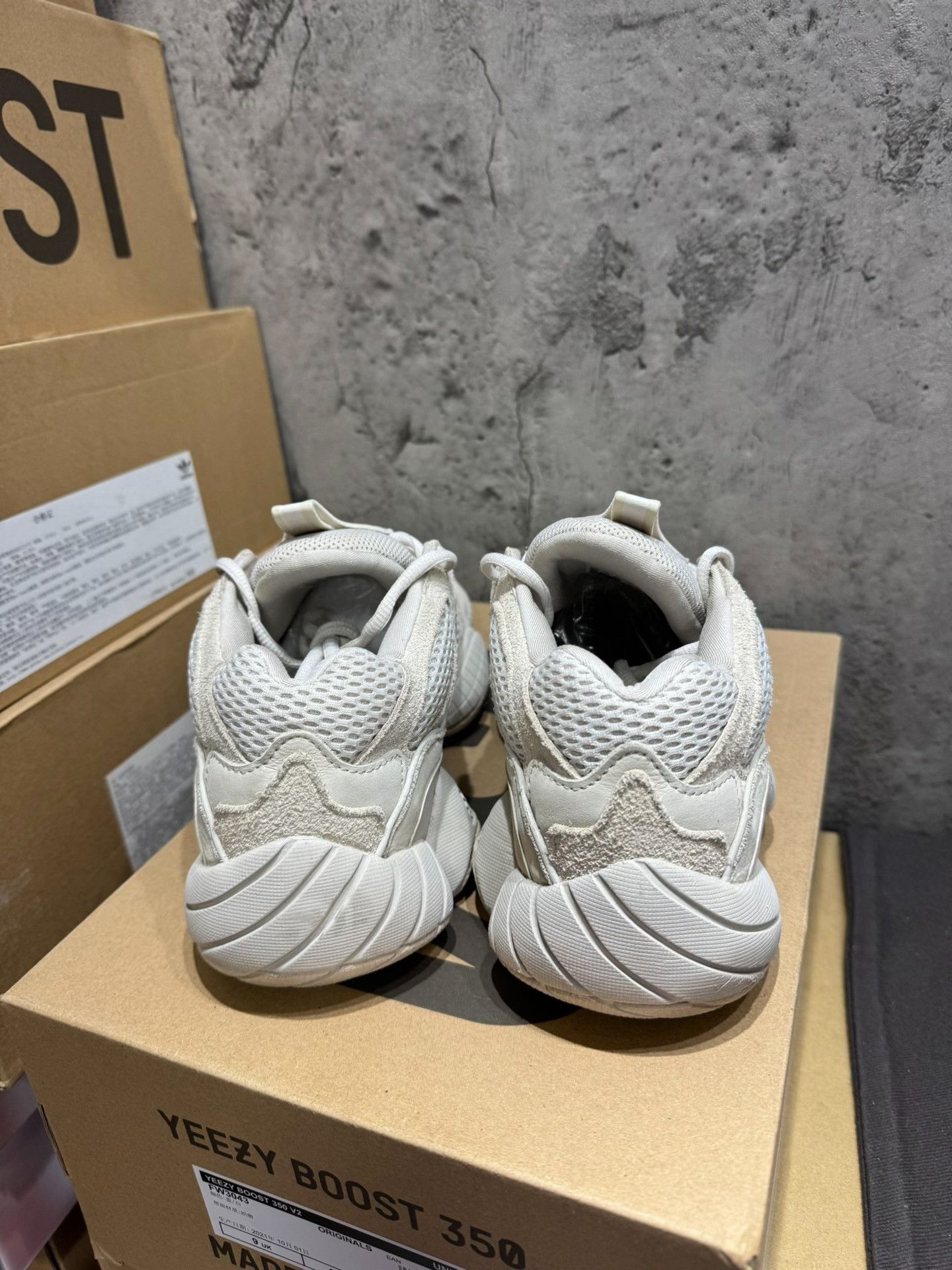 Adidas Adidas YEEZY500 White Lowtop Sneakers 9 Men Size US 9 / EU 42 - 3 Thumbnail
